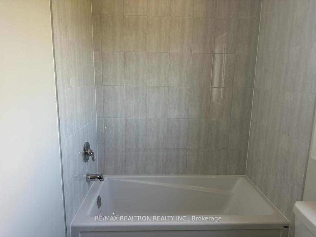 Photo 13 of 326 Cullen Trail, Peterborough, Northcrest Ward 5 — HOMEH