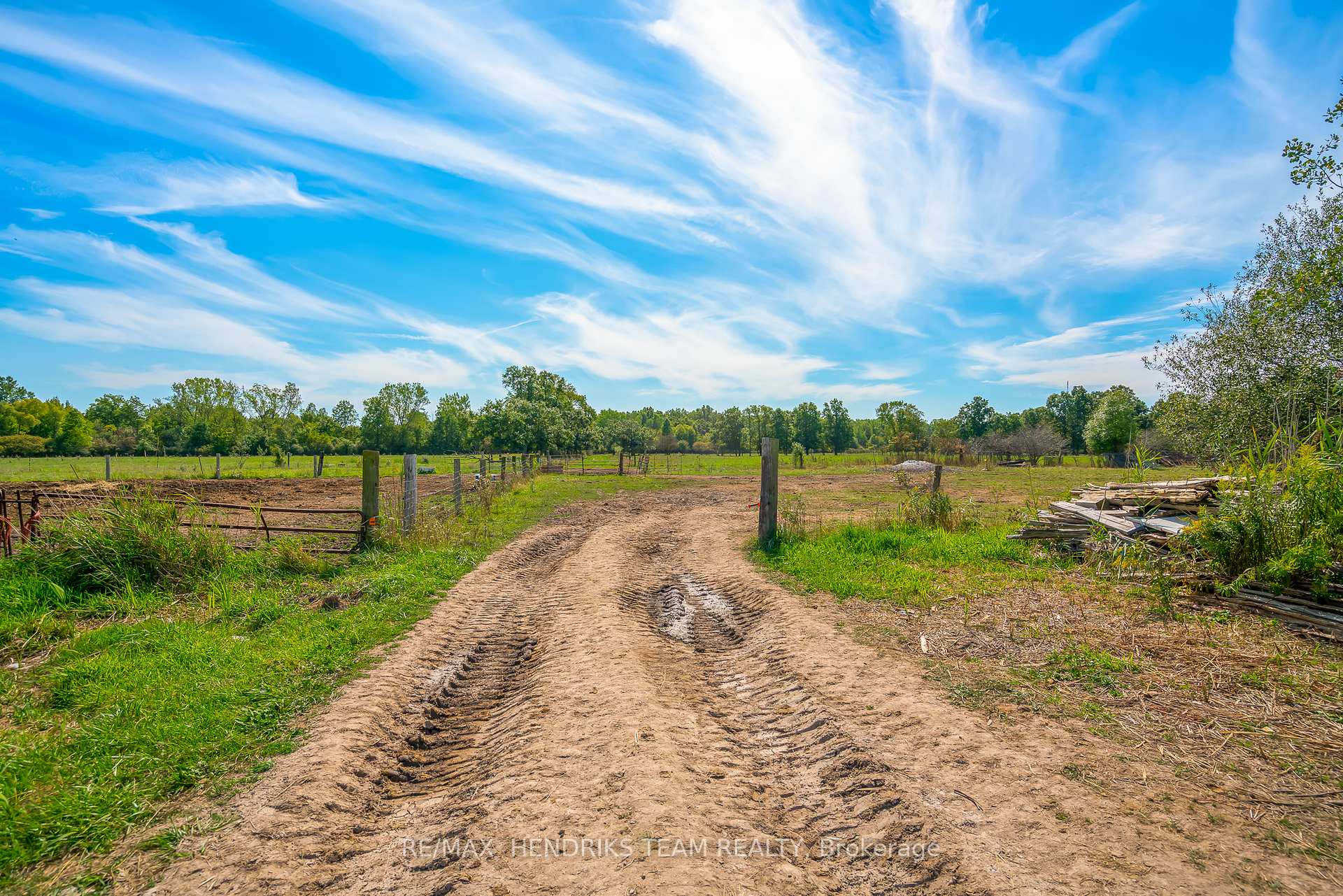 Photo 23 of 9850 Carl Road, Niagara Falls, Schisler — HOMEH