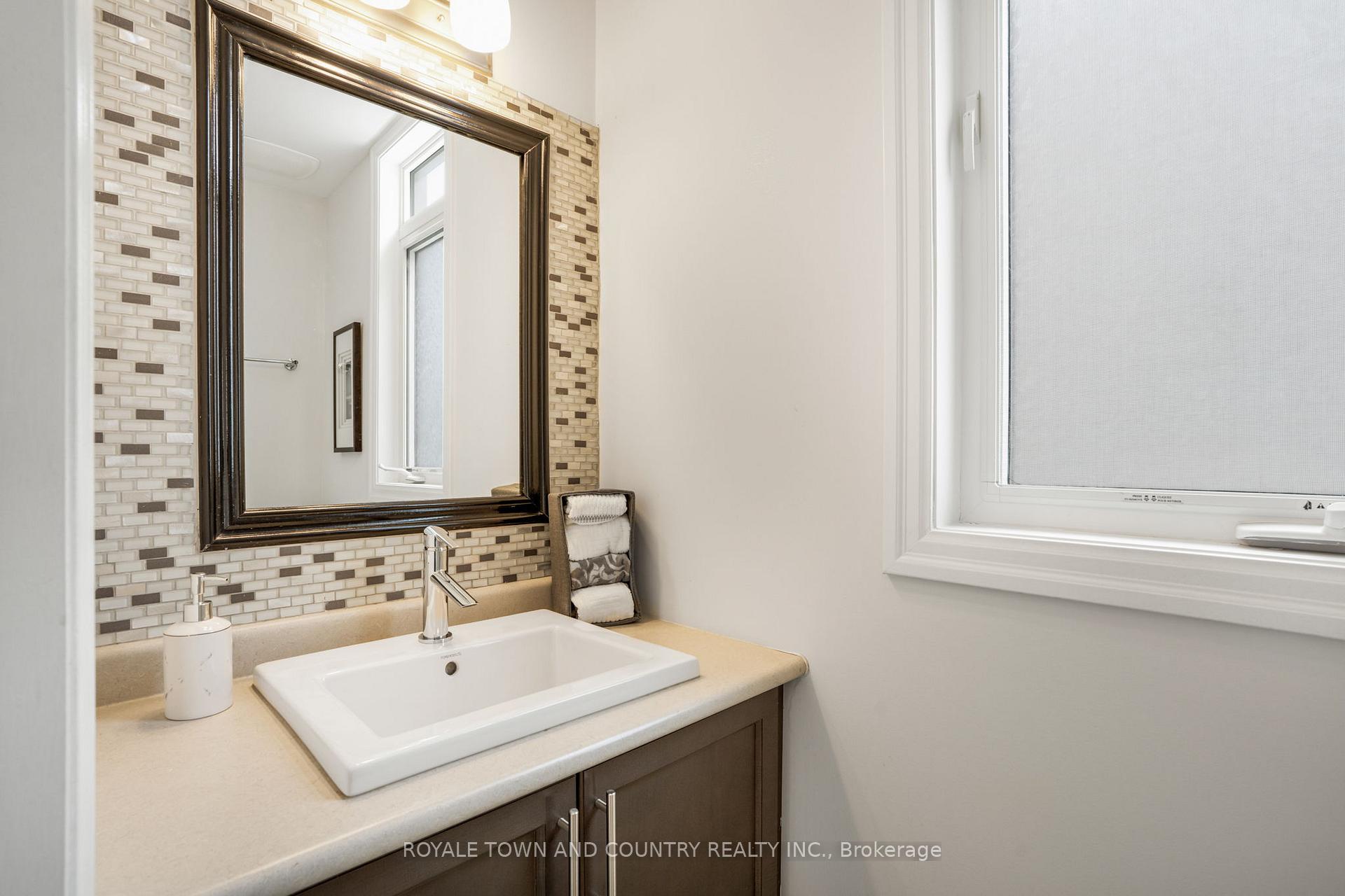 Photo 5 of 634 Spring Valley Drive, Ottawa, Mer Bleue/Bradley Estates/Anderson Park — HOMEH