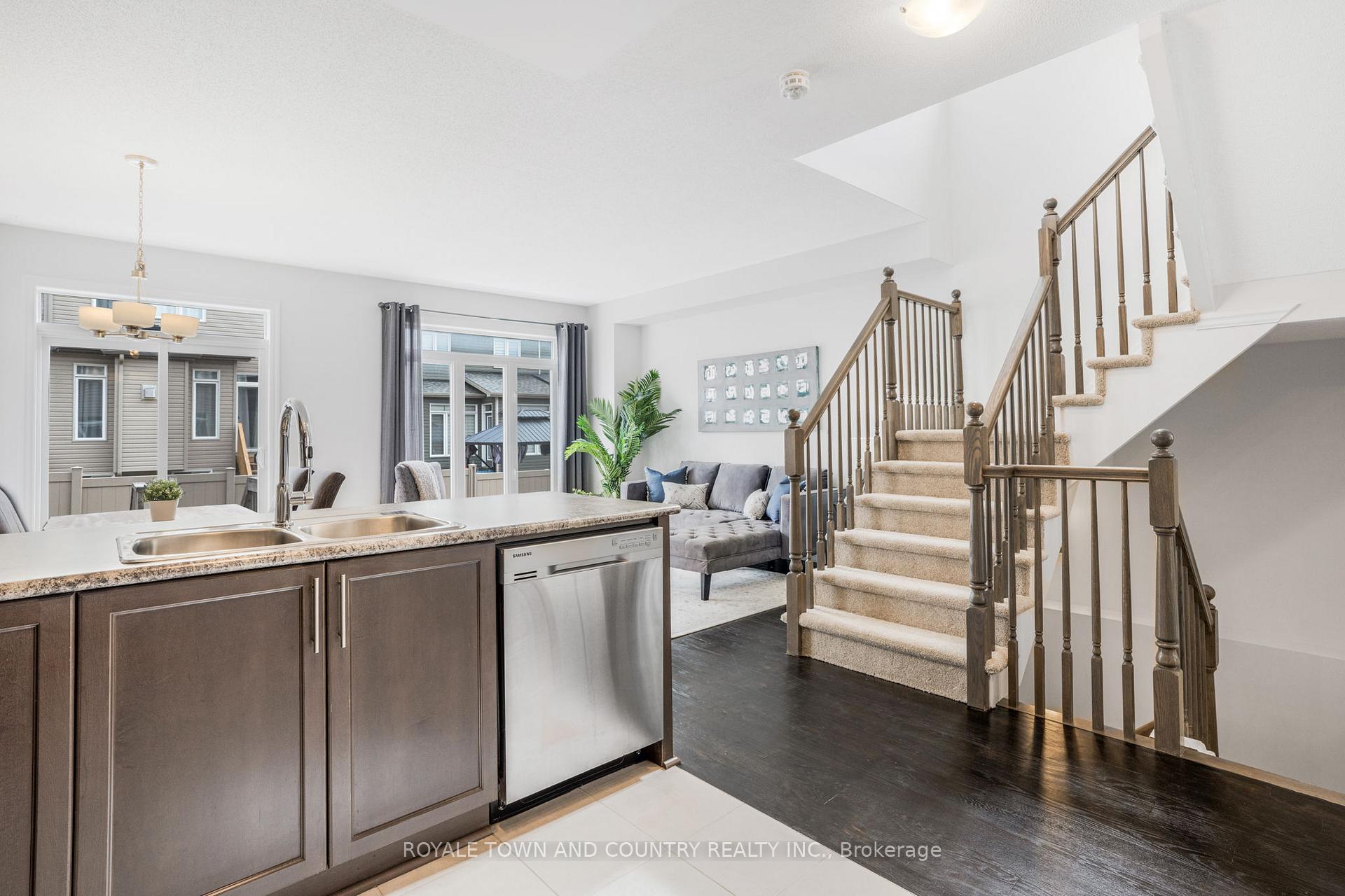 Photo 10 of 634 Spring Valley Drive, Ottawa, Mer Bleue/Bradley Estates/Anderson Park — HOMEH