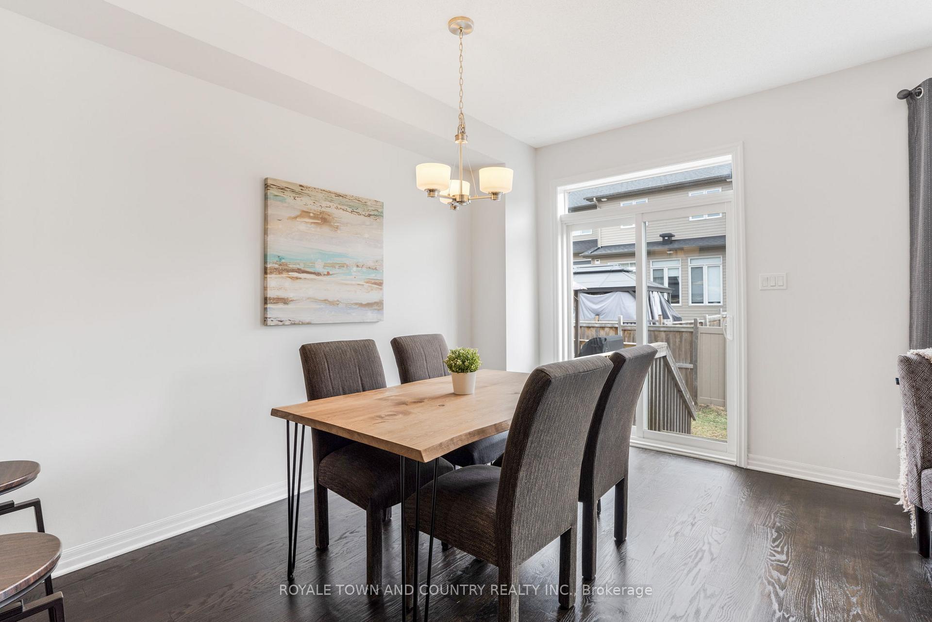 Photo 16 of 634 Spring Valley Drive, Ottawa, Mer Bleue/Bradley Estates/Anderson Park — HOMEH