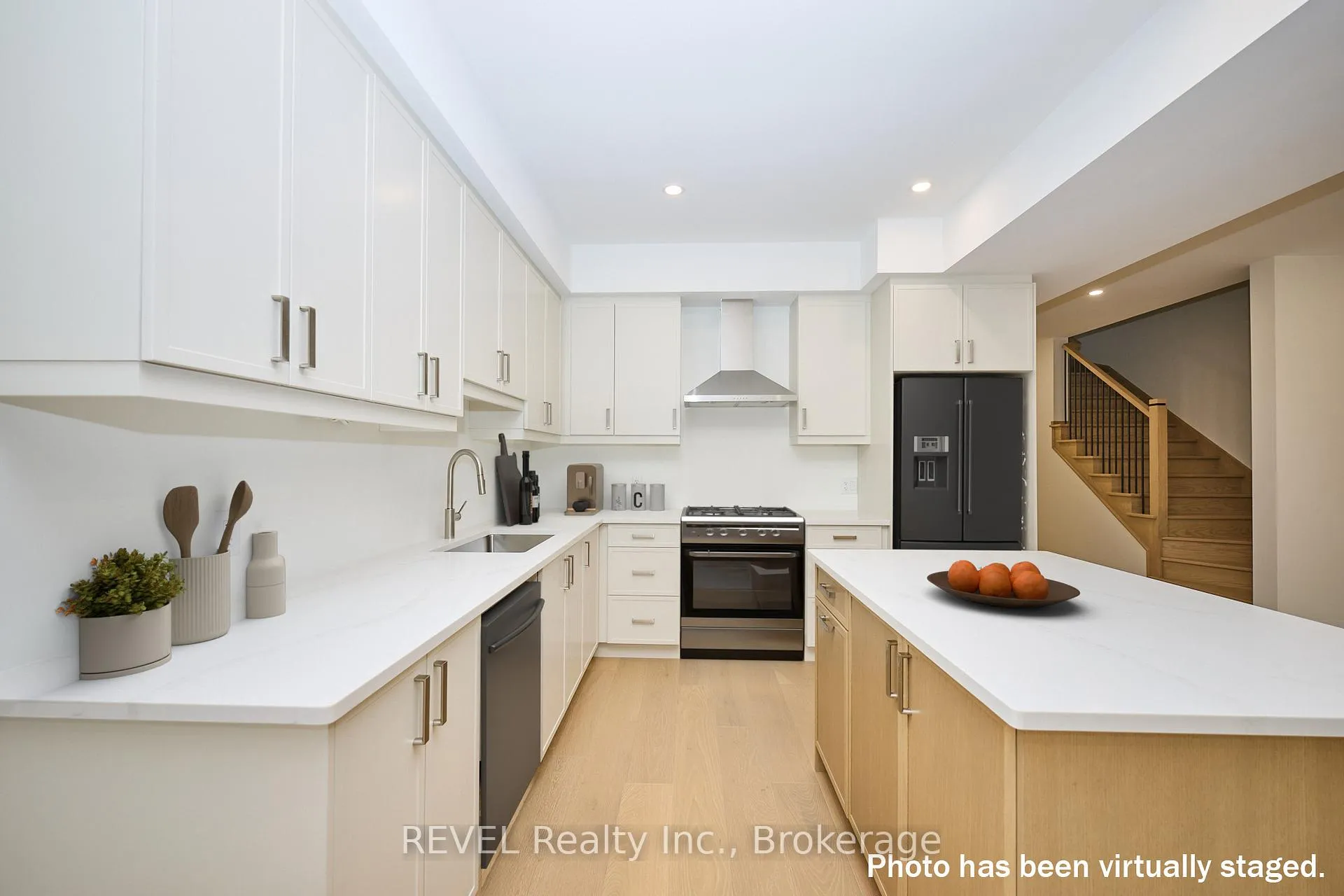 Photo 8 of 7437 Matteo Drive, Niagara Falls, Brown — HOMEH