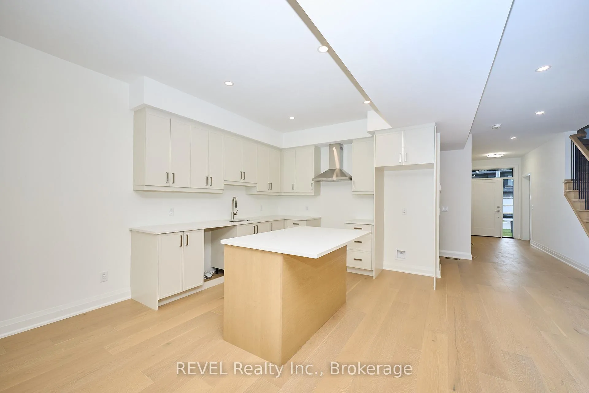 Photo 14 of 7437 Matteo Drive, Niagara Falls, Brown — HOMEH