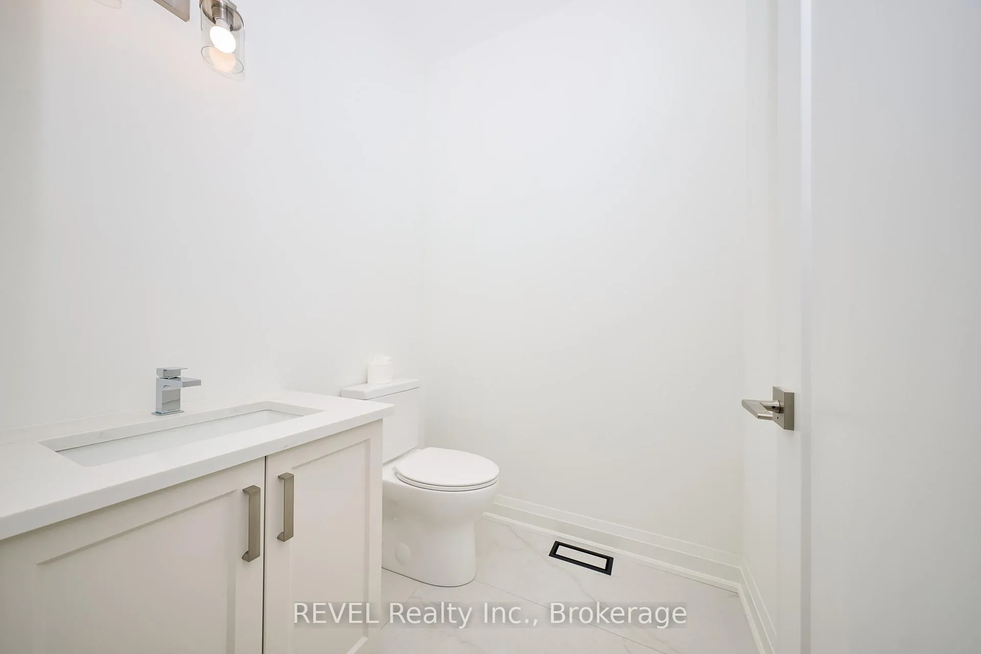 Photo 15 of 7437 Matteo Drive, Niagara Falls, Brown — HOMEH