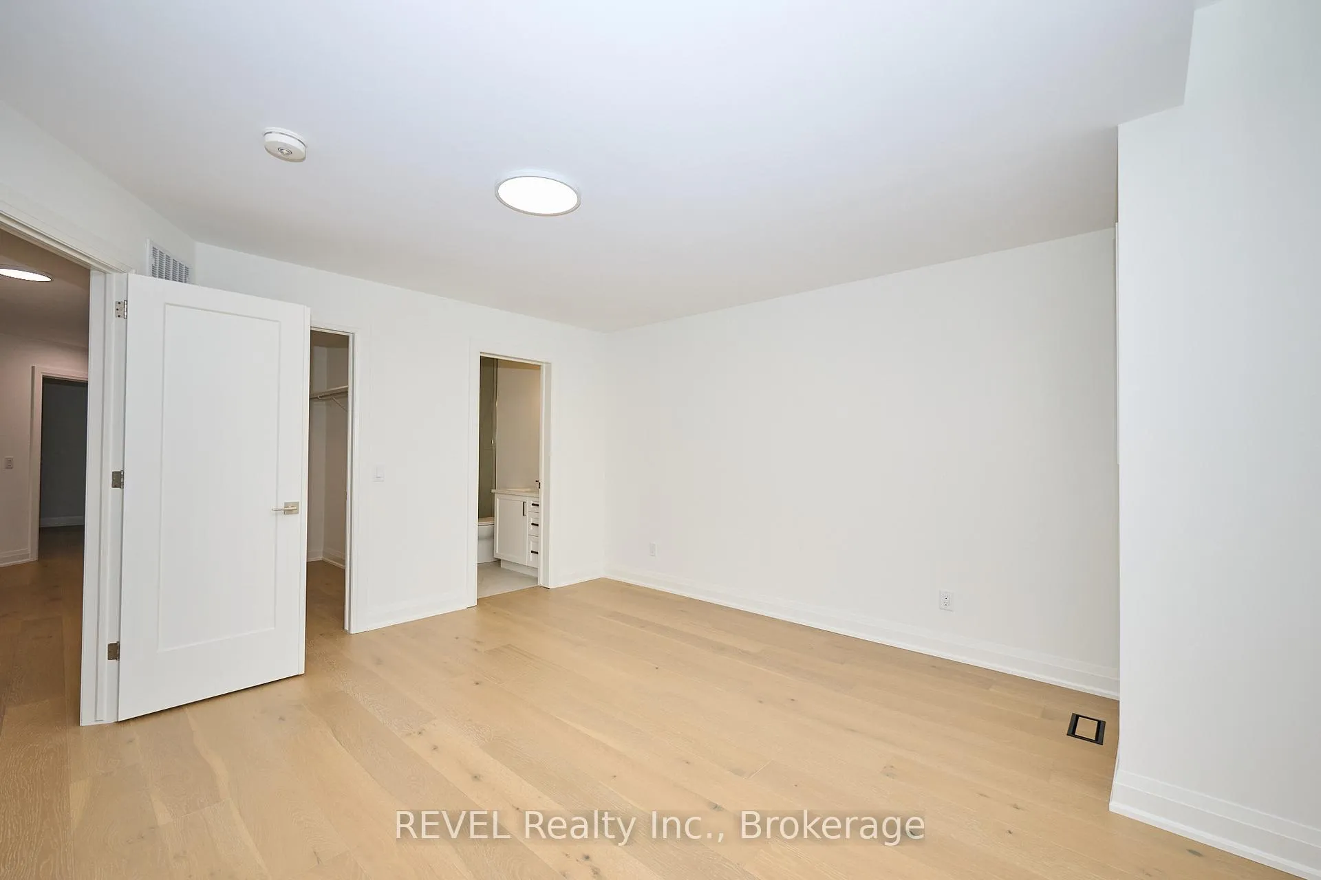 Photo 17 of 7437 Matteo Drive, Niagara Falls, Brown — HOMEH