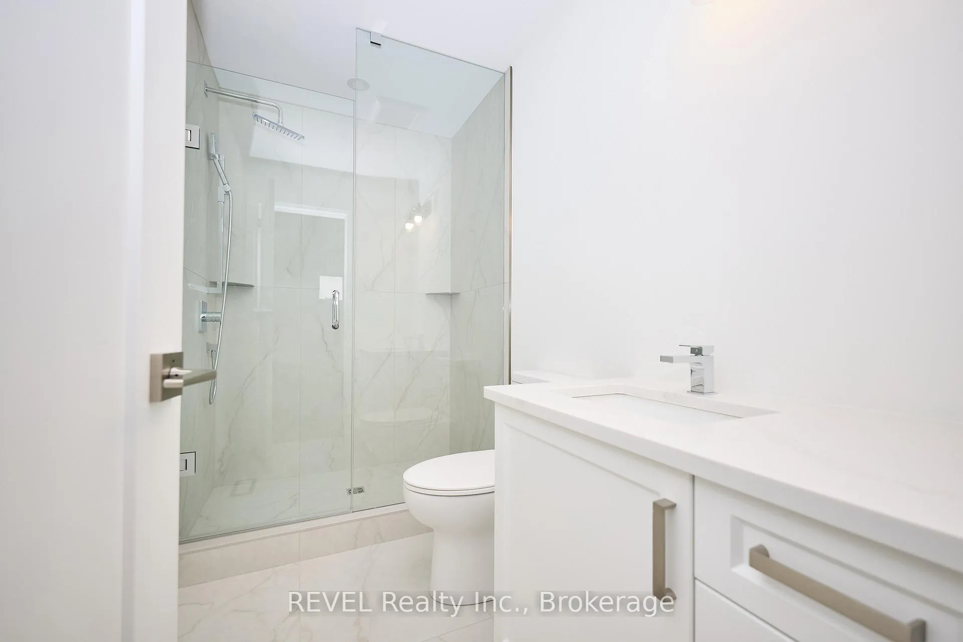 Photo 18 of 7437 Matteo Drive, Niagara Falls, Brown — HOMEH