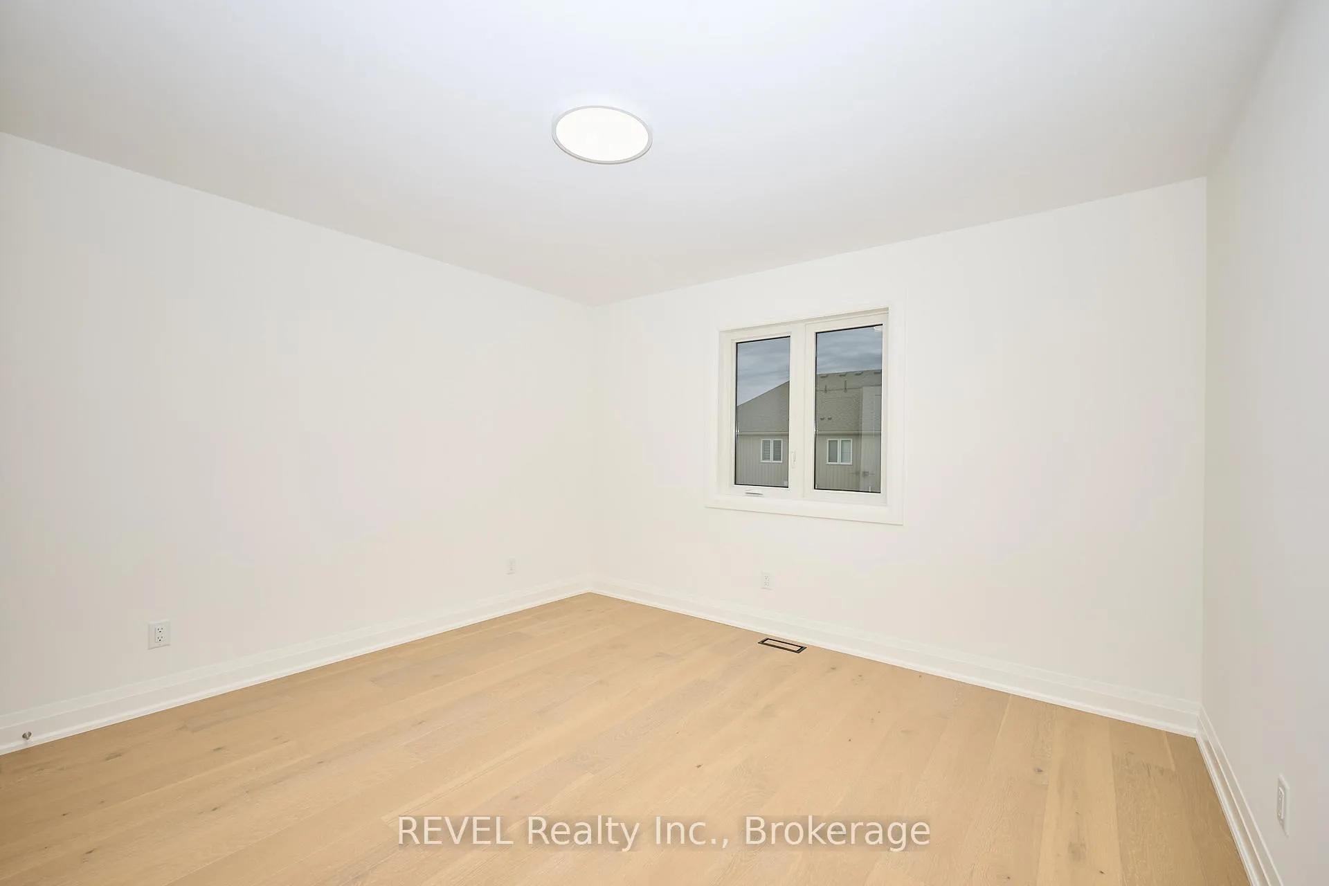 Photo 19 of 7437 Matteo Drive, Niagara Falls, Brown — HOMEH