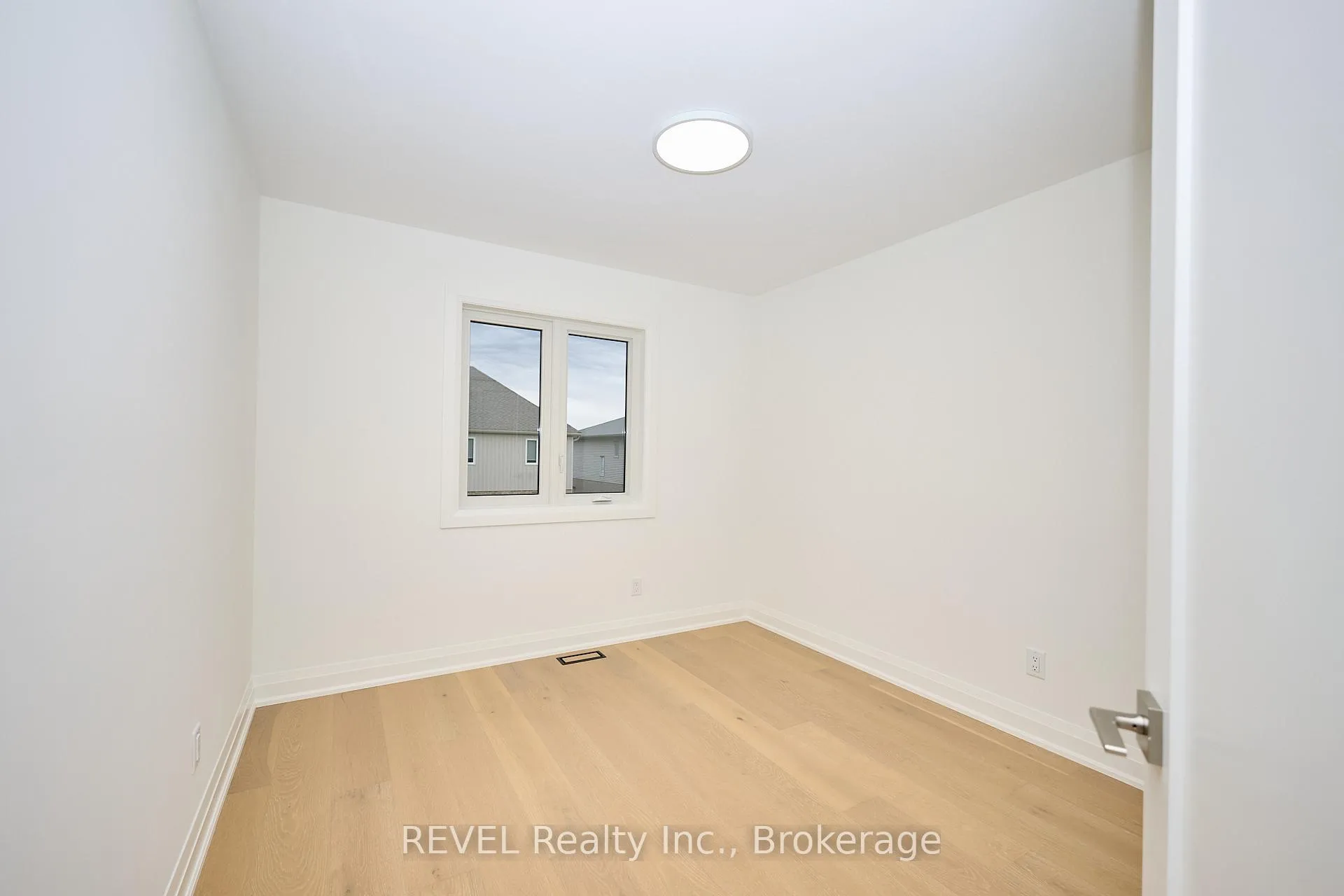 Photo 20 of 7437 Matteo Drive, Niagara Falls, Brown — HOMEH