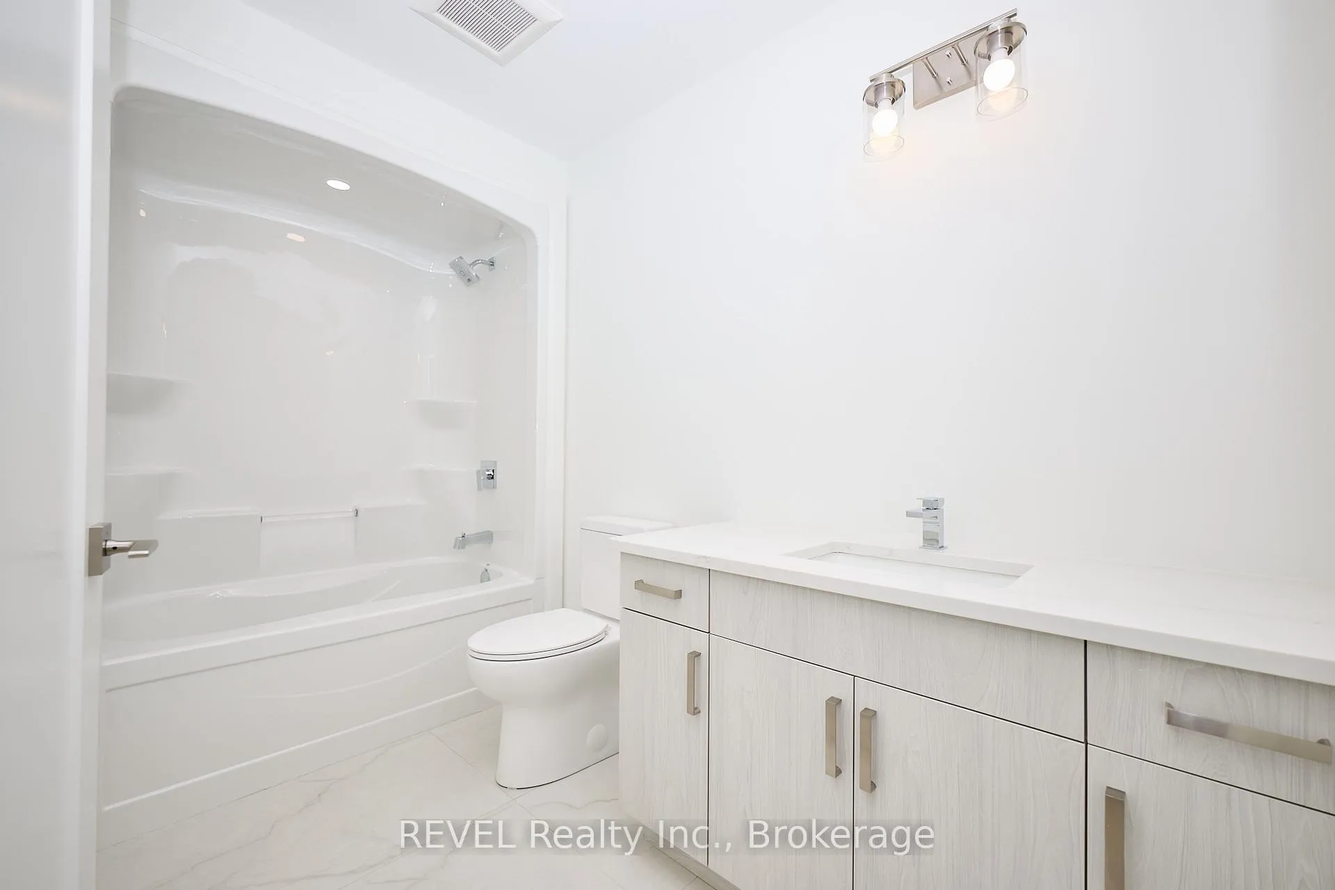 Photo 21 of 7437 Matteo Drive, Niagara Falls, Brown — HOMEH