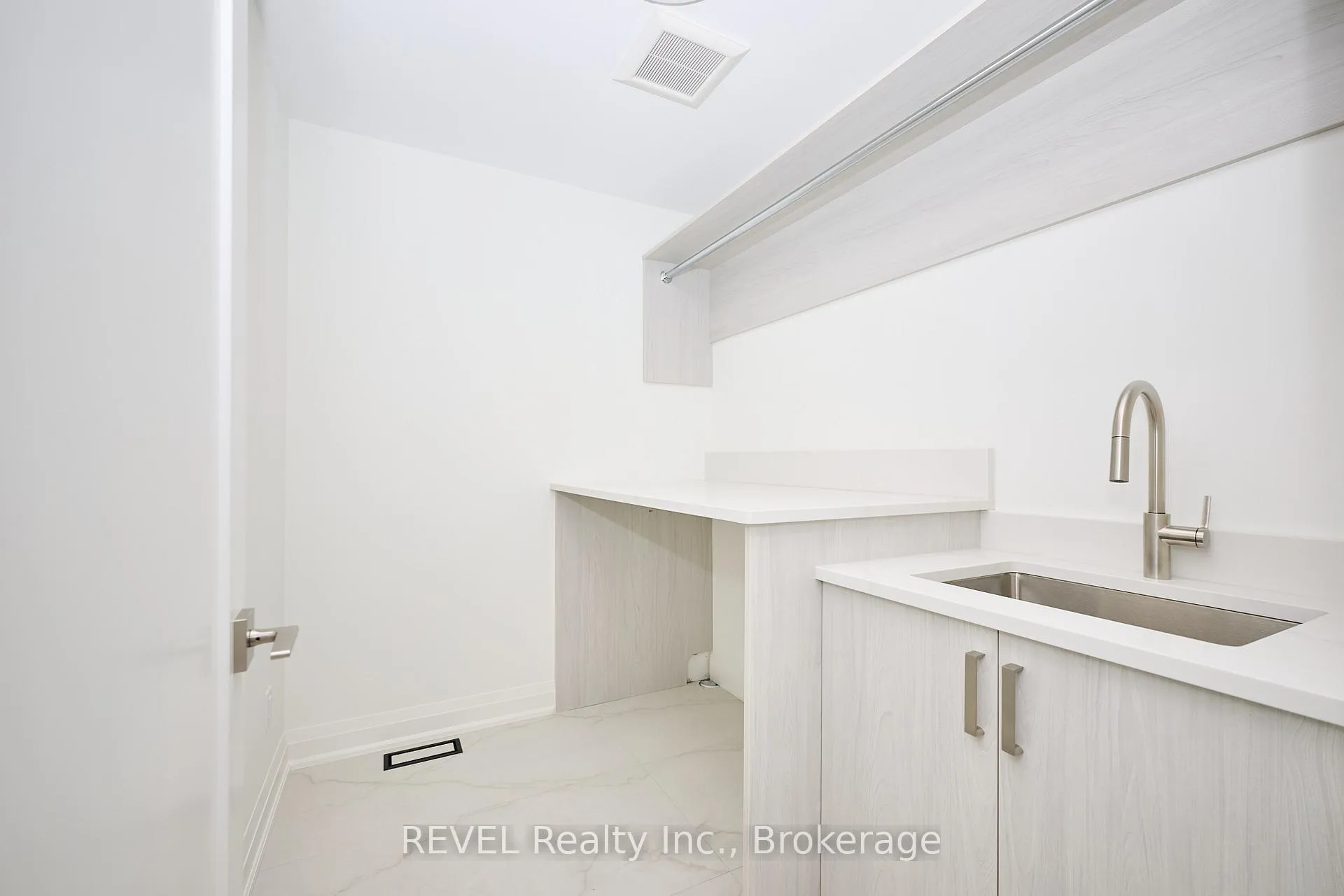 Photo 22 of 7437 Matteo Drive, Niagara Falls, Brown — HOMEH
