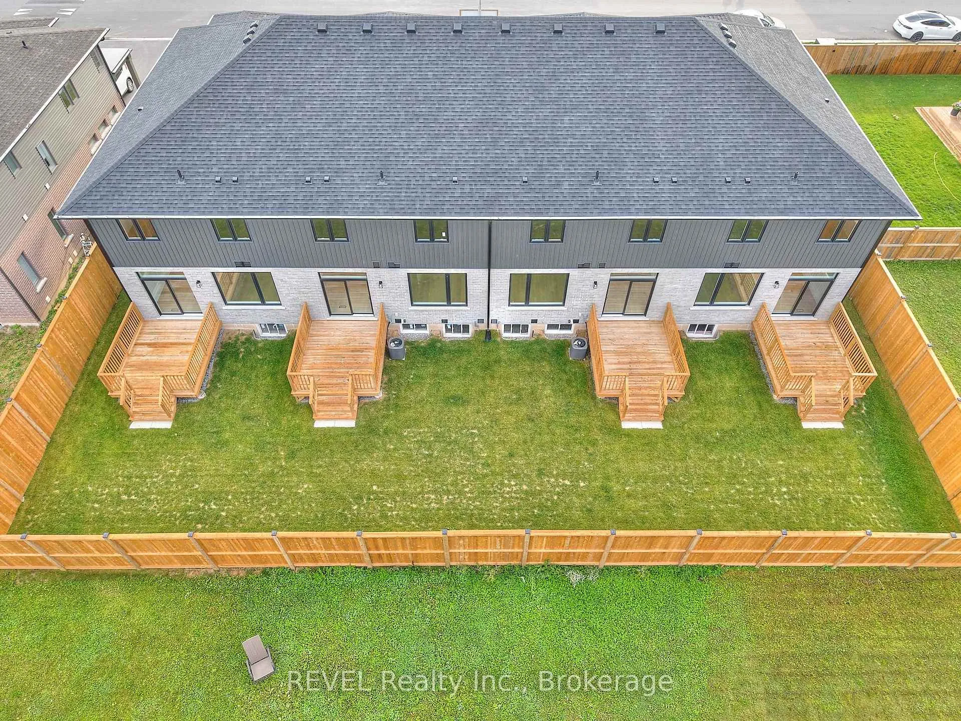 Photo 23 of 7437 Matteo Drive, Niagara Falls, Brown — HOMEH