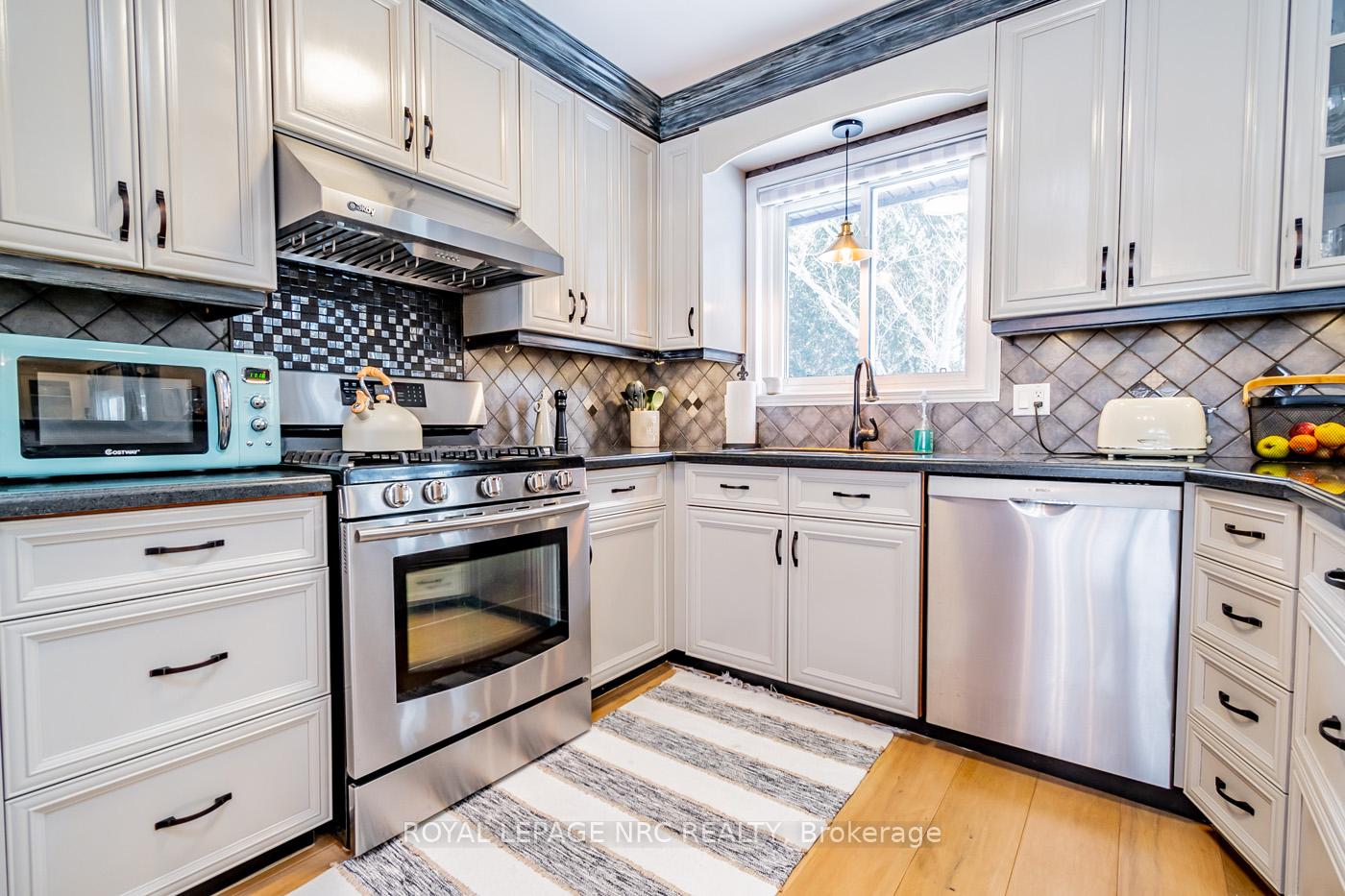 Photo 10 of 51 Spruceside Crescent, Pelham, Fonthill — HOMEH