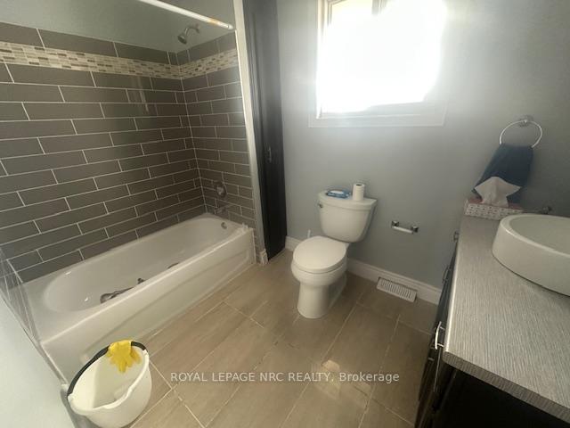 Photo 10 of 6645 Winston Street, Niagara Falls, Arad/Fallsview — HOMEH