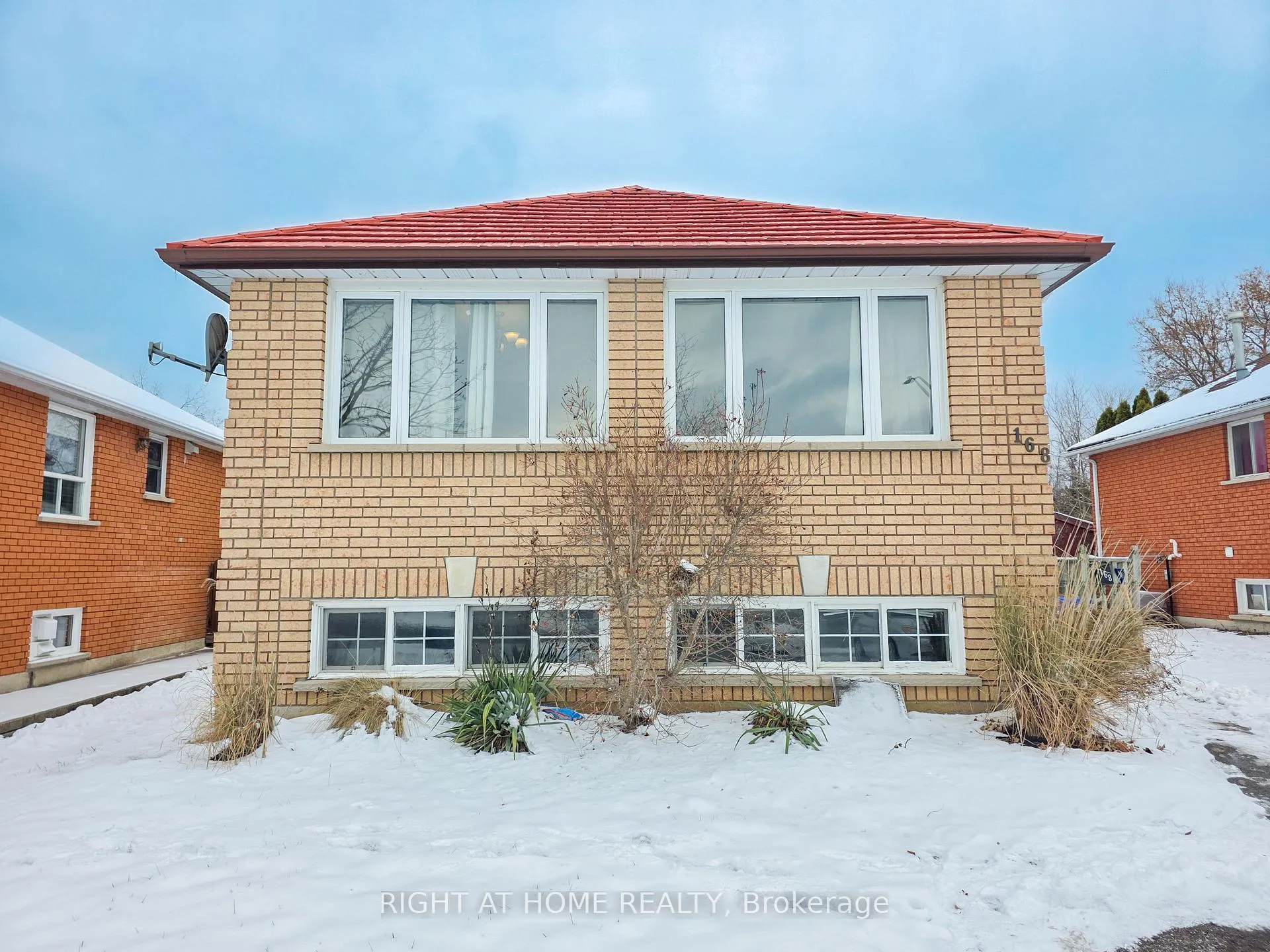Front of Unit Lower, 168 Towerhill Road