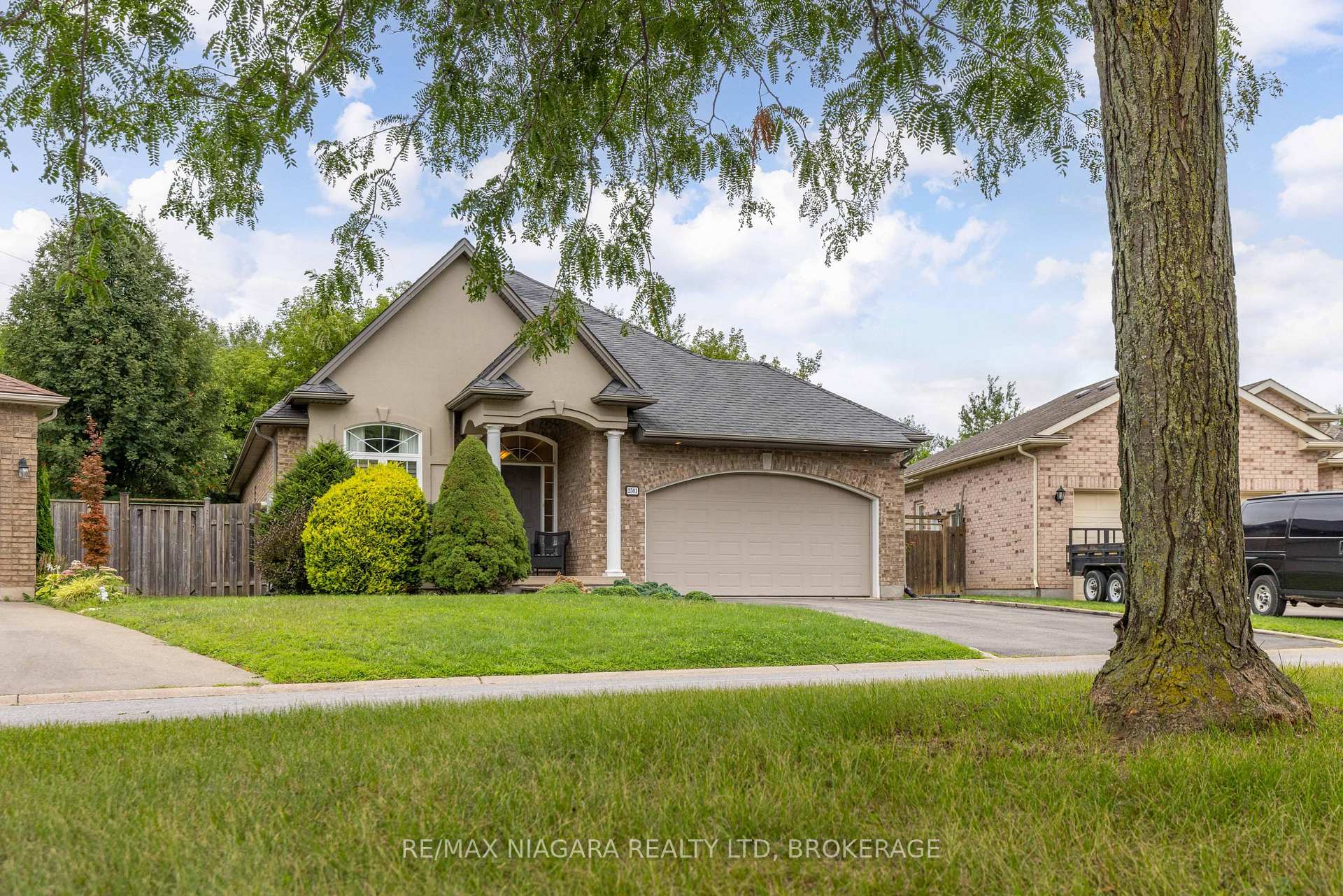 Photo 2 of 2501 Claude Avenue, Niagara Falls, Church's Lane — HOMEH