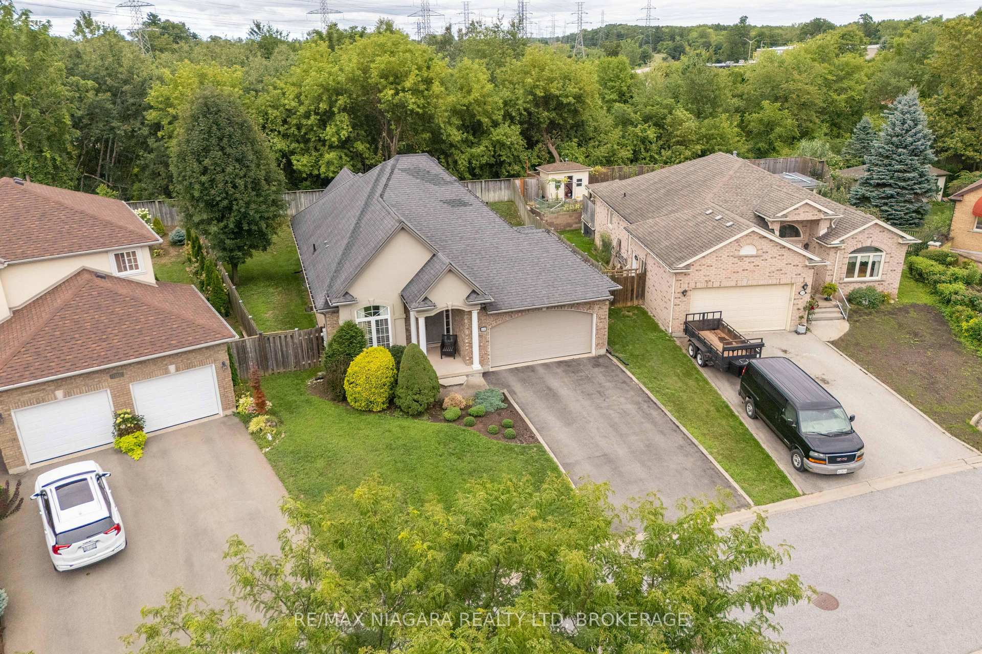 Photo 31 of 2501 Claude Avenue, Niagara Falls, Church's Lane — HOMEH