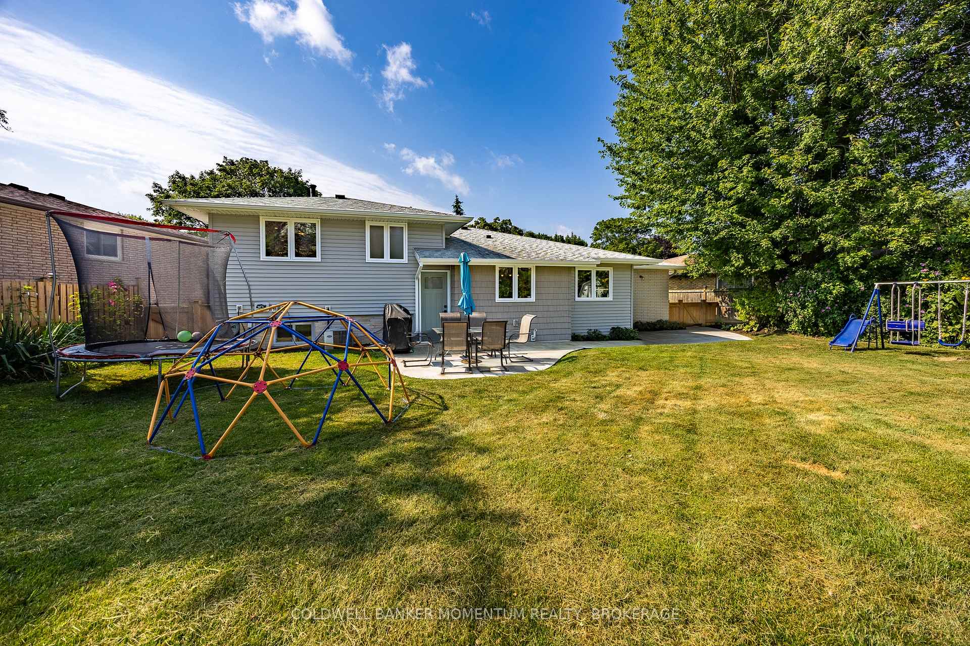 Photo 2 of 30 Ashton Drive, Norfolk, Simcoe — HOMEH