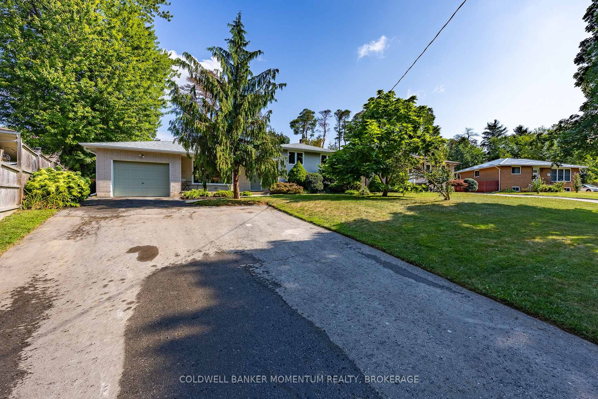 Photo 8 of 30 Ashton Drive, Norfolk, Simcoe — HOMEH