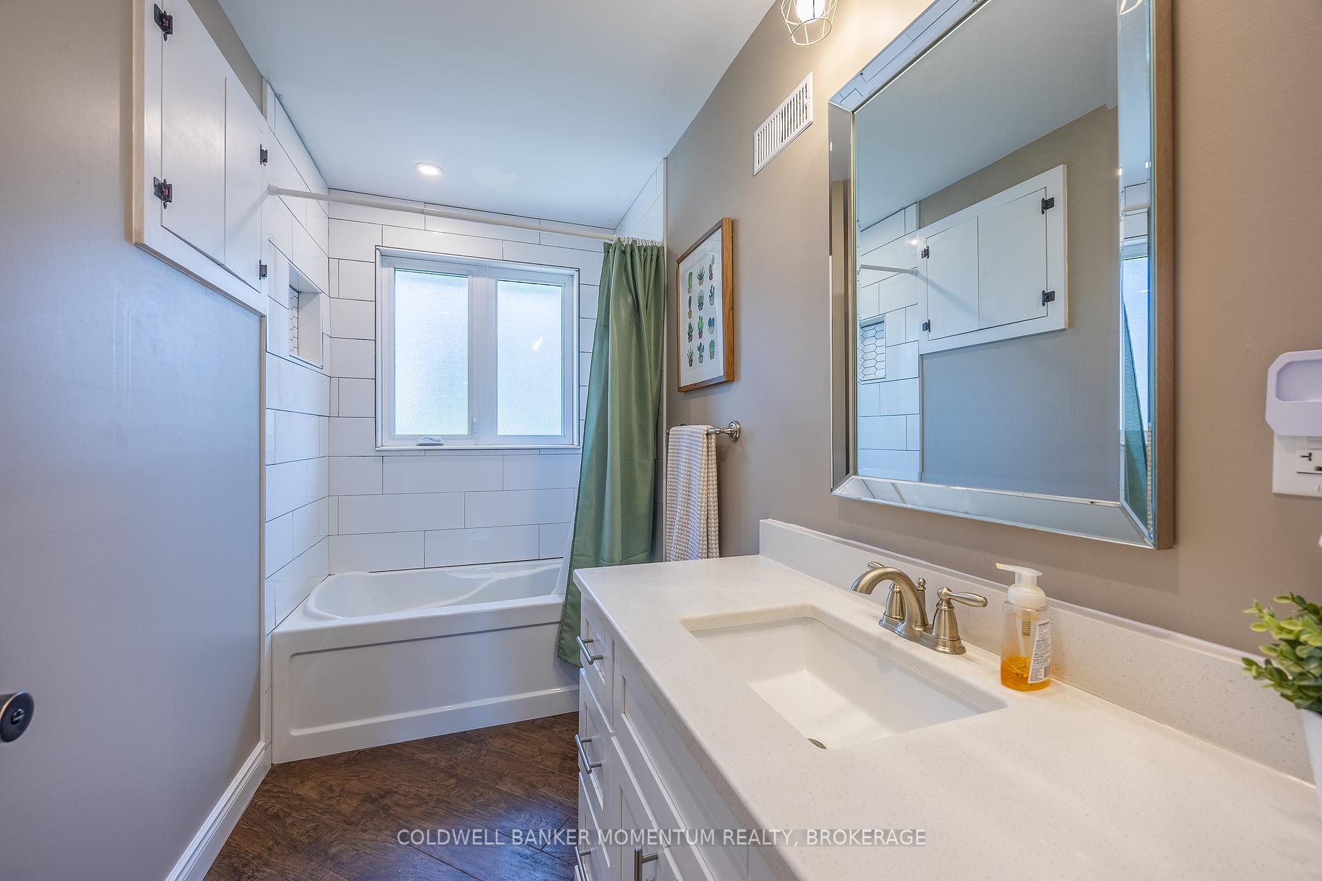 Photo 16 of 30 Ashton Drive, Norfolk, Simcoe — HOMEH