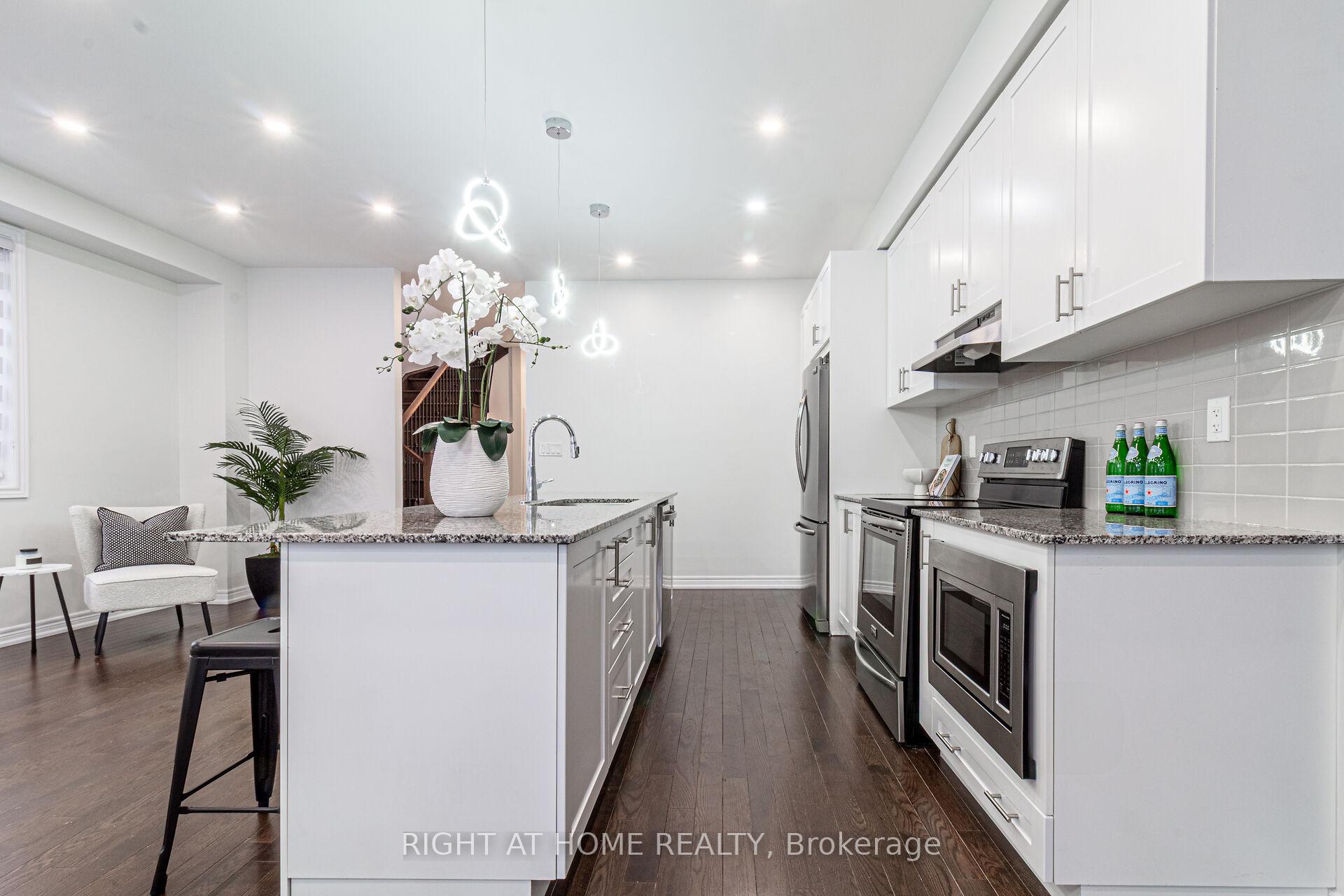 Photo 8 of 1406 Farmstead Drive, Milton, Ford — HOMEH