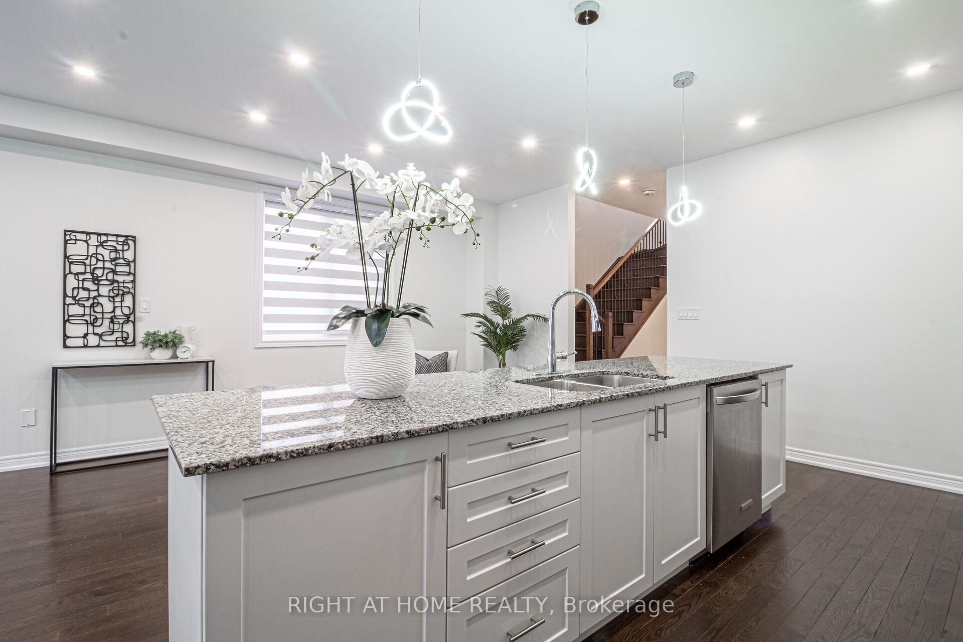 Photo 11 of 1406 Farmstead Drive, Milton, Ford — HOMEH