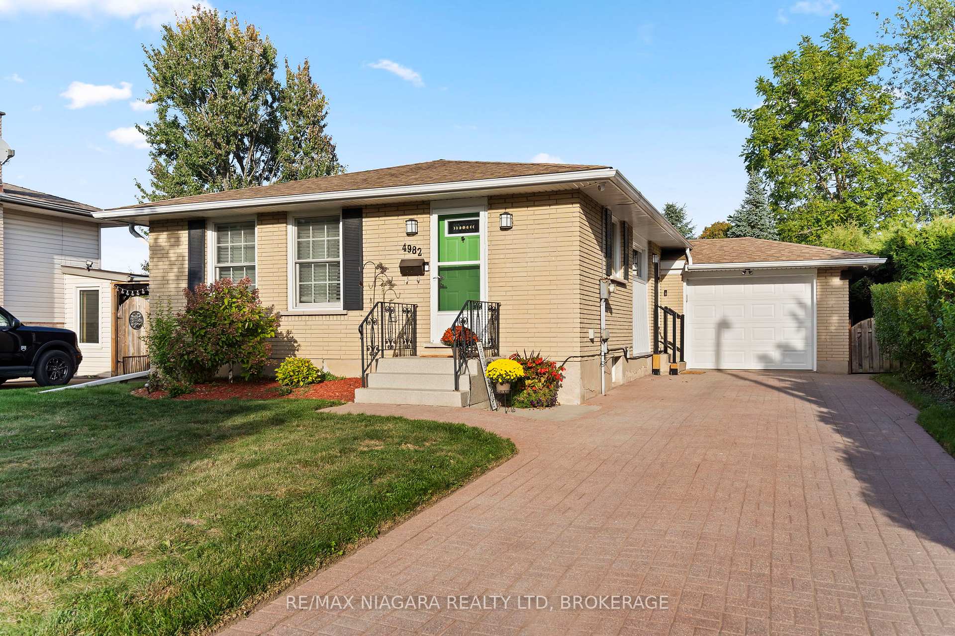 Photo 1 of 4982 Epsom Court, Niagara Falls, Ascot — HOMEH