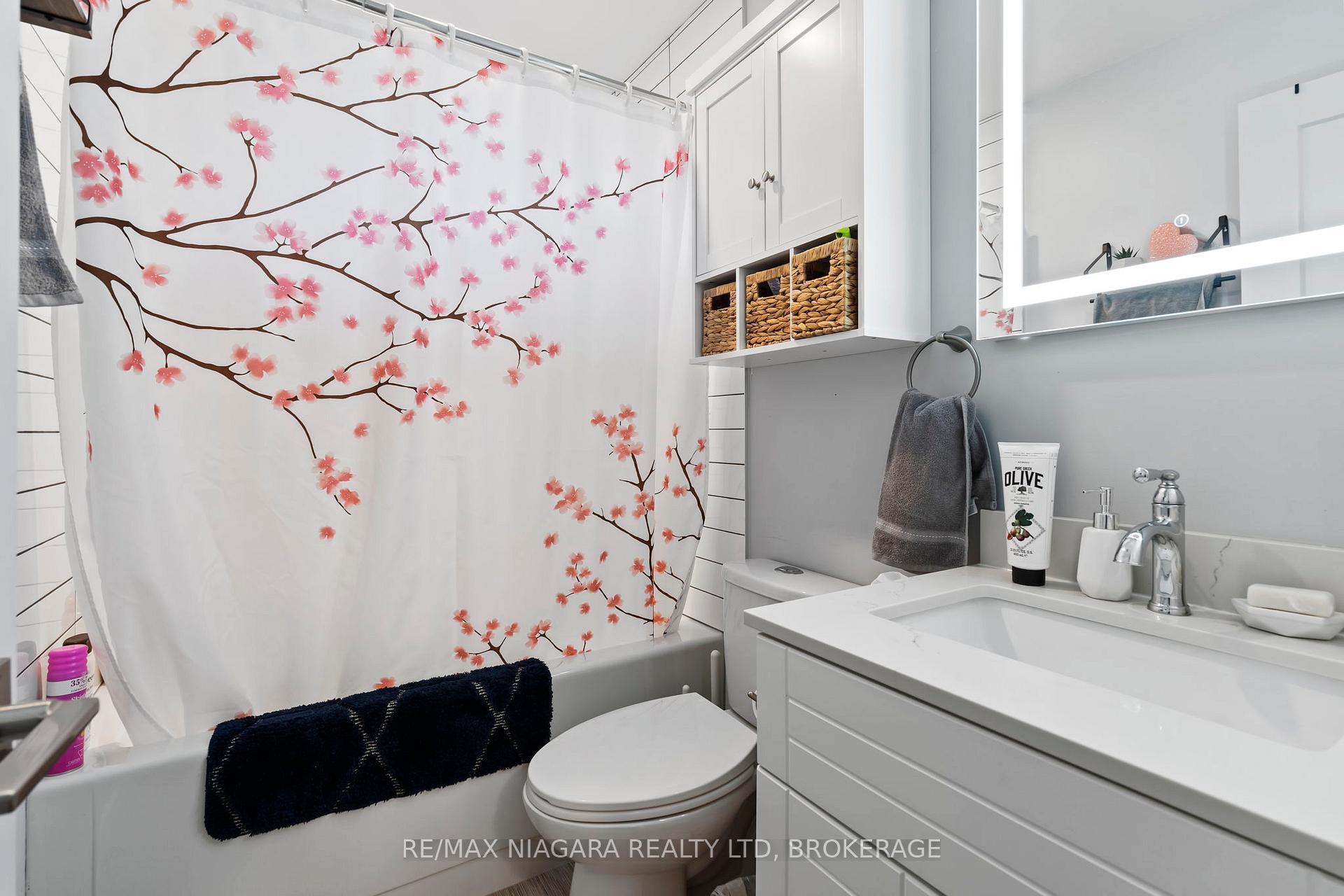 Photo 10 of 4982 Epsom Court, Niagara Falls, Ascot — HOMEH