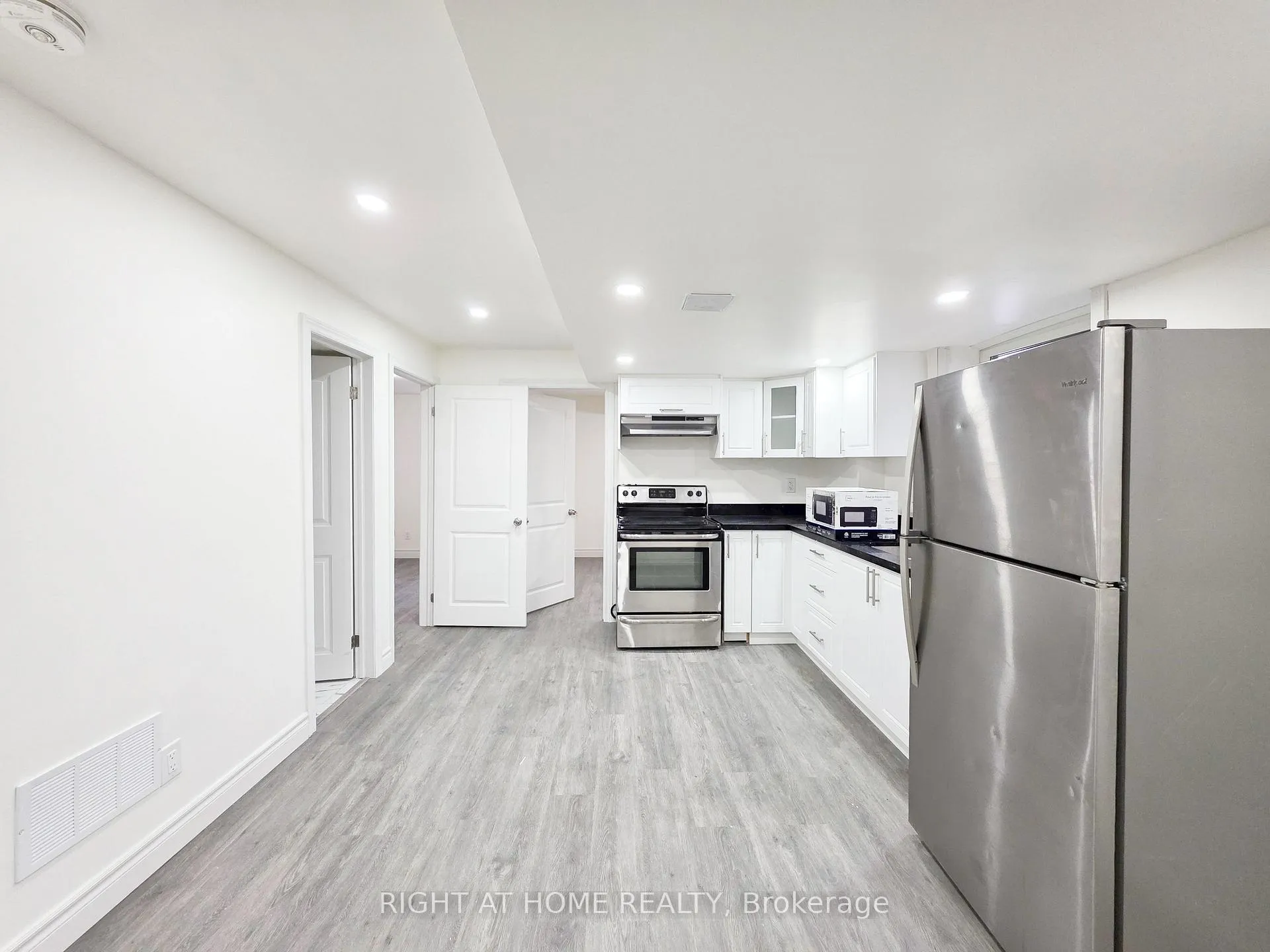 Photo 2 of Unit Lower, 948 Broadway Boulevard, Peterborough, Northcrest Ward 5 — HOMEH