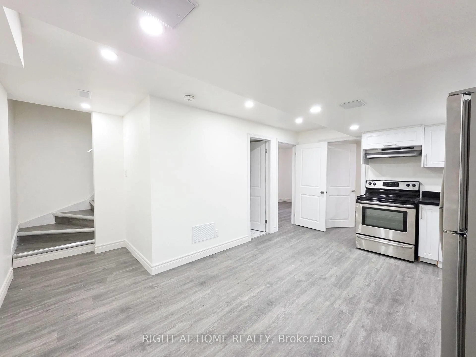 Photo 3 of Unit Lower, 948 Broadway Boulevard, Peterborough, Northcrest Ward 5 — HOMEH