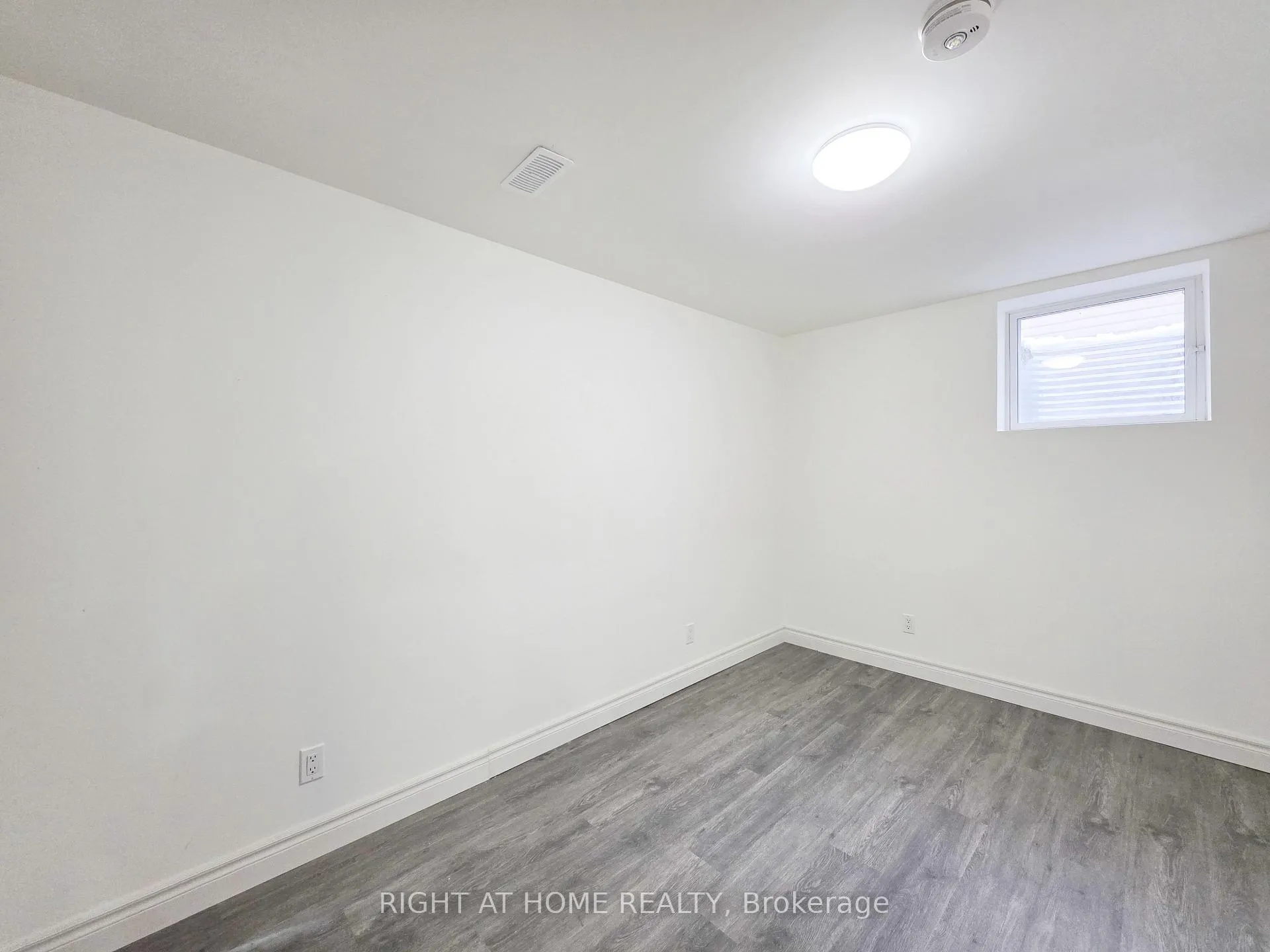 Photo 5 of Unit Lower, 948 Broadway Boulevard, Peterborough, Northcrest Ward 5 — HOMEH
