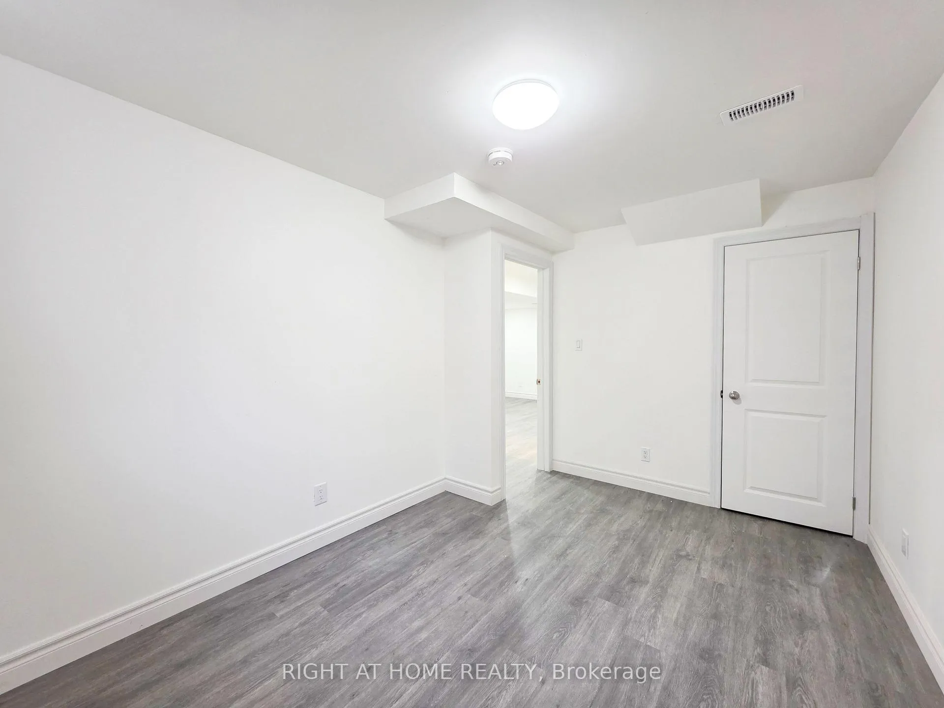 Photo 7 of Unit Lower, 948 Broadway Boulevard, Peterborough, Northcrest Ward 5 — HOMEH