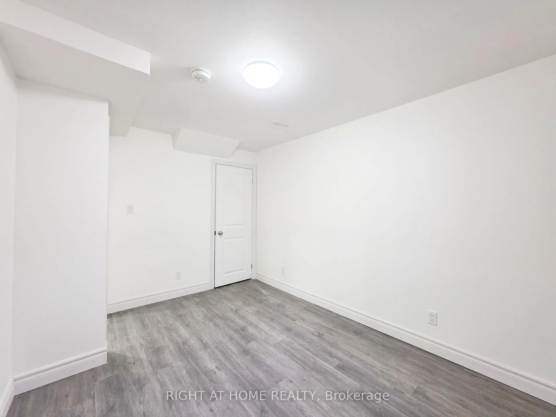 Photo 8 of Unit Lower, 948 Broadway Boulevard, Peterborough, Northcrest Ward 5 — HOMEH