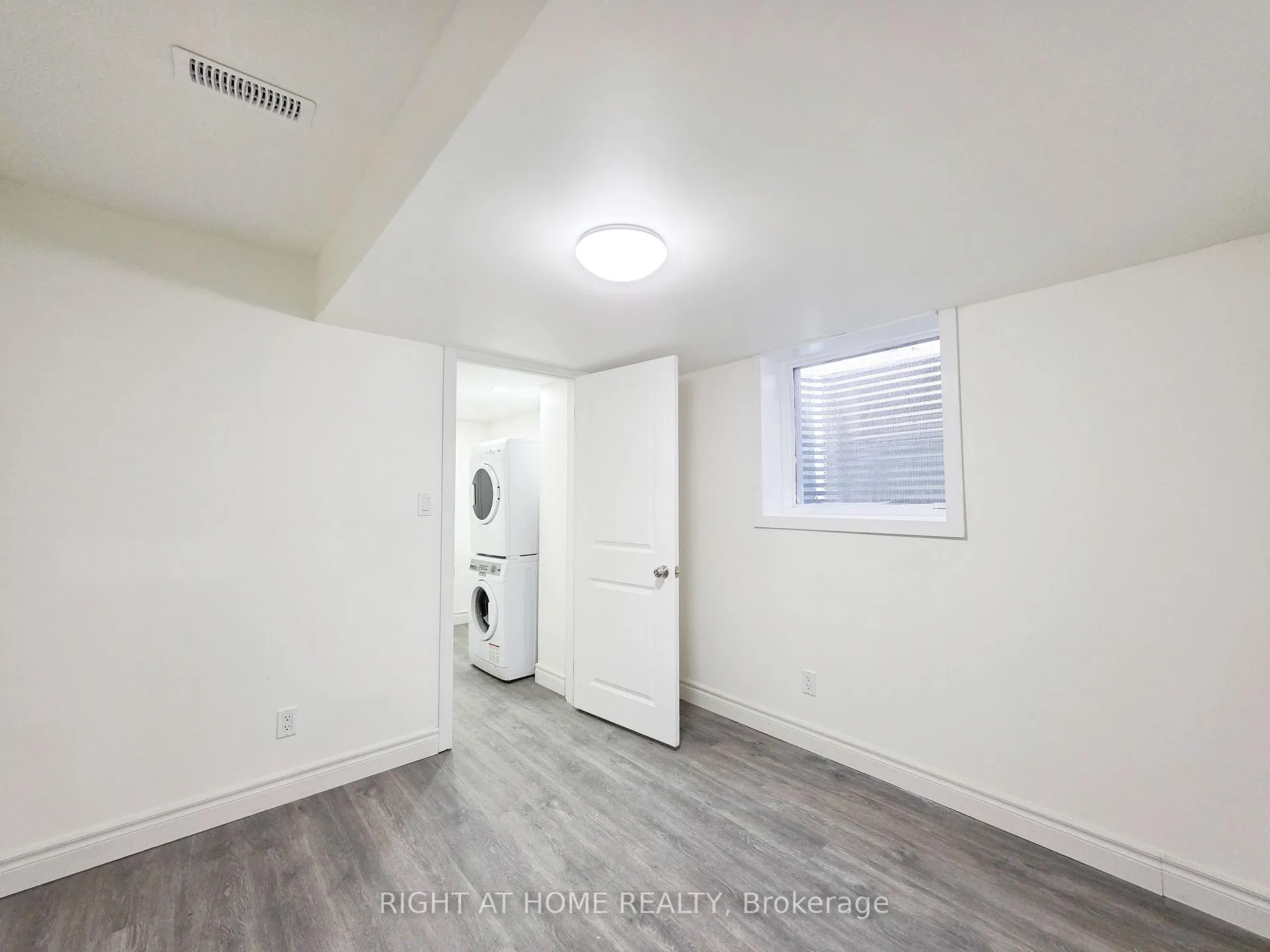 Photo 9 of Unit Lower, 948 Broadway Boulevard, Peterborough, Northcrest Ward 5 — HOMEH