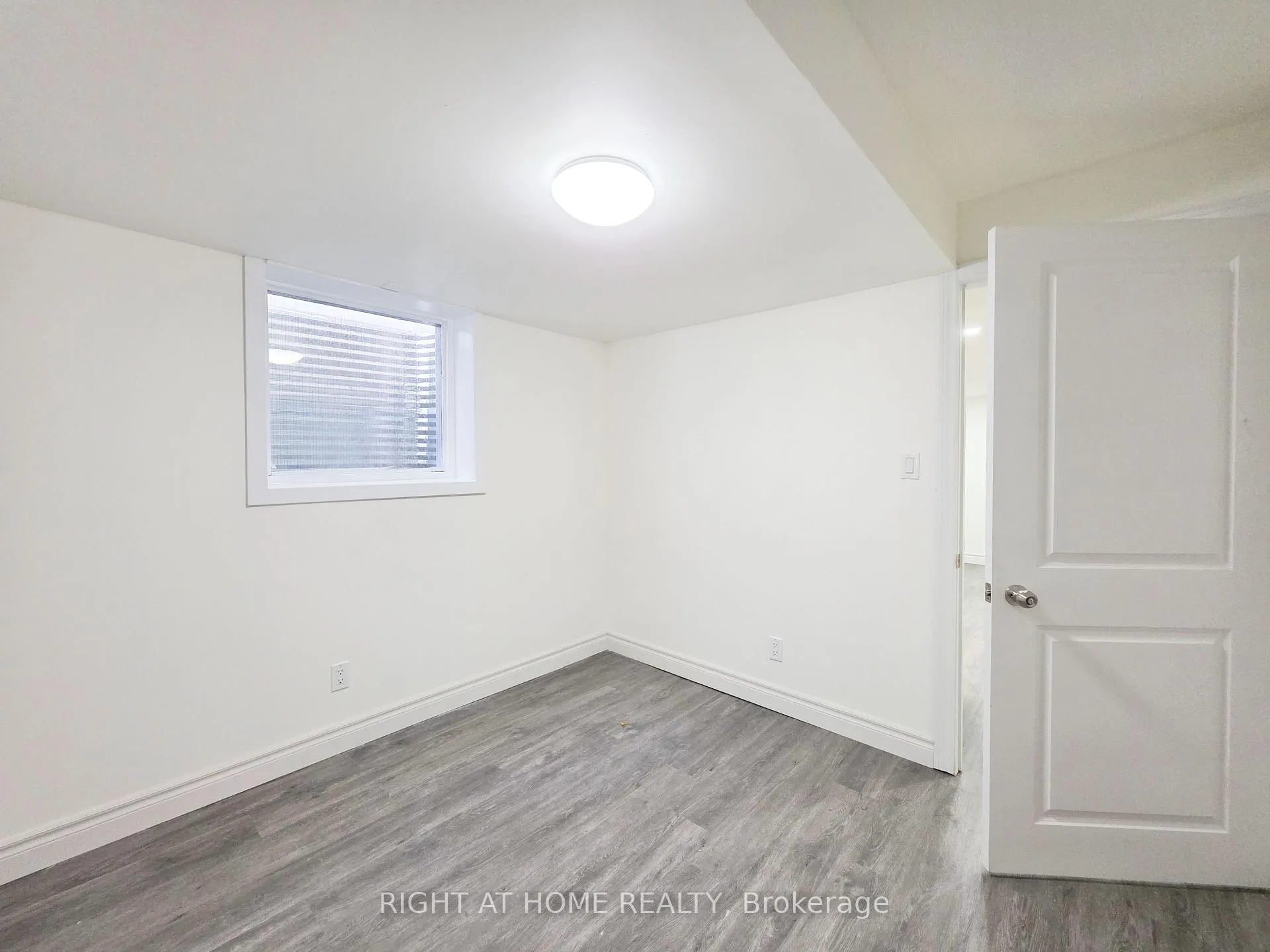 Photo 11 of Unit Lower, 948 Broadway Boulevard, Peterborough, Northcrest Ward 5 — HOMEH