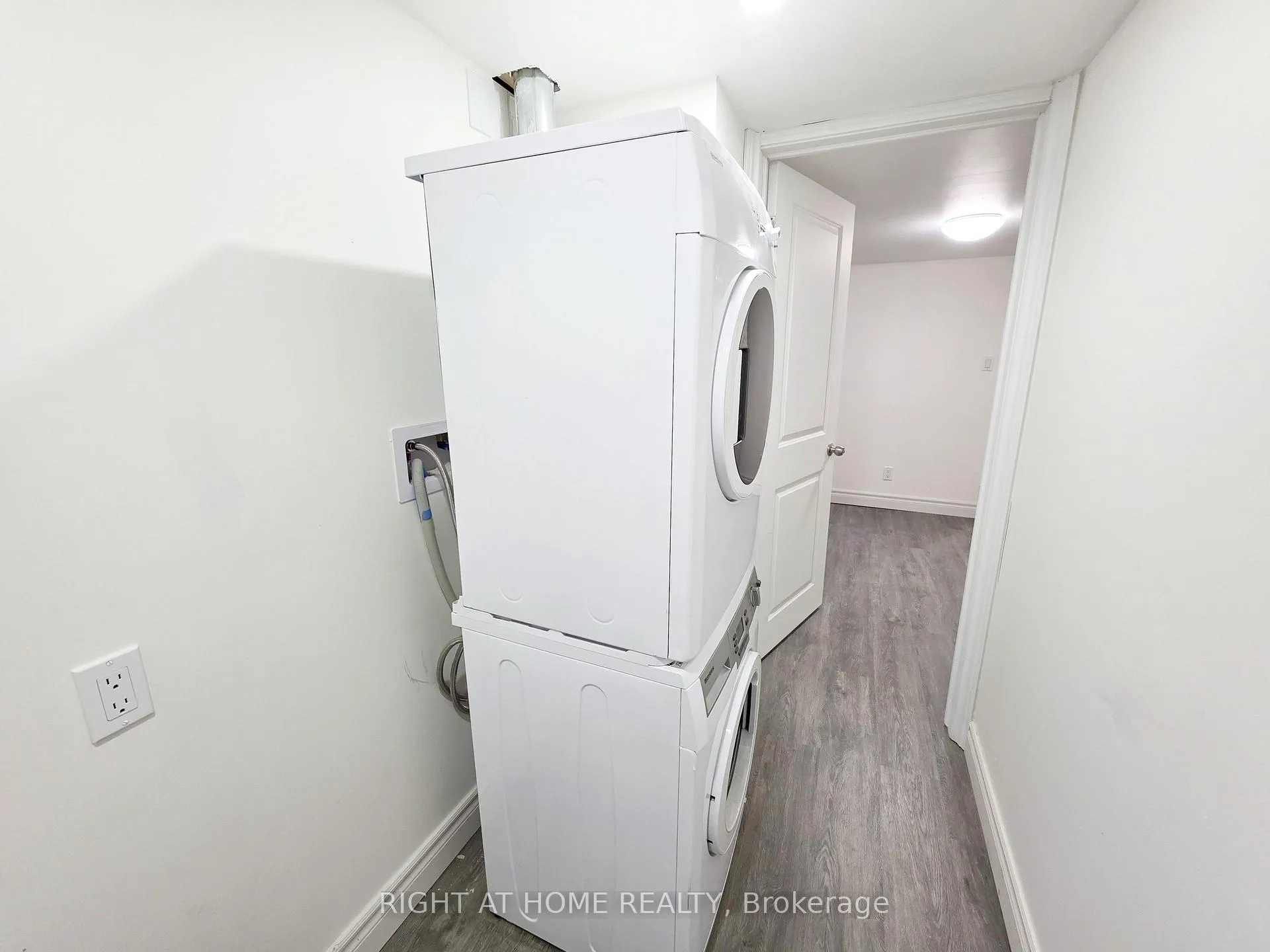 Photo 12 of Unit Lower, 948 Broadway Boulevard, Peterborough, Northcrest Ward 5 — HOMEH