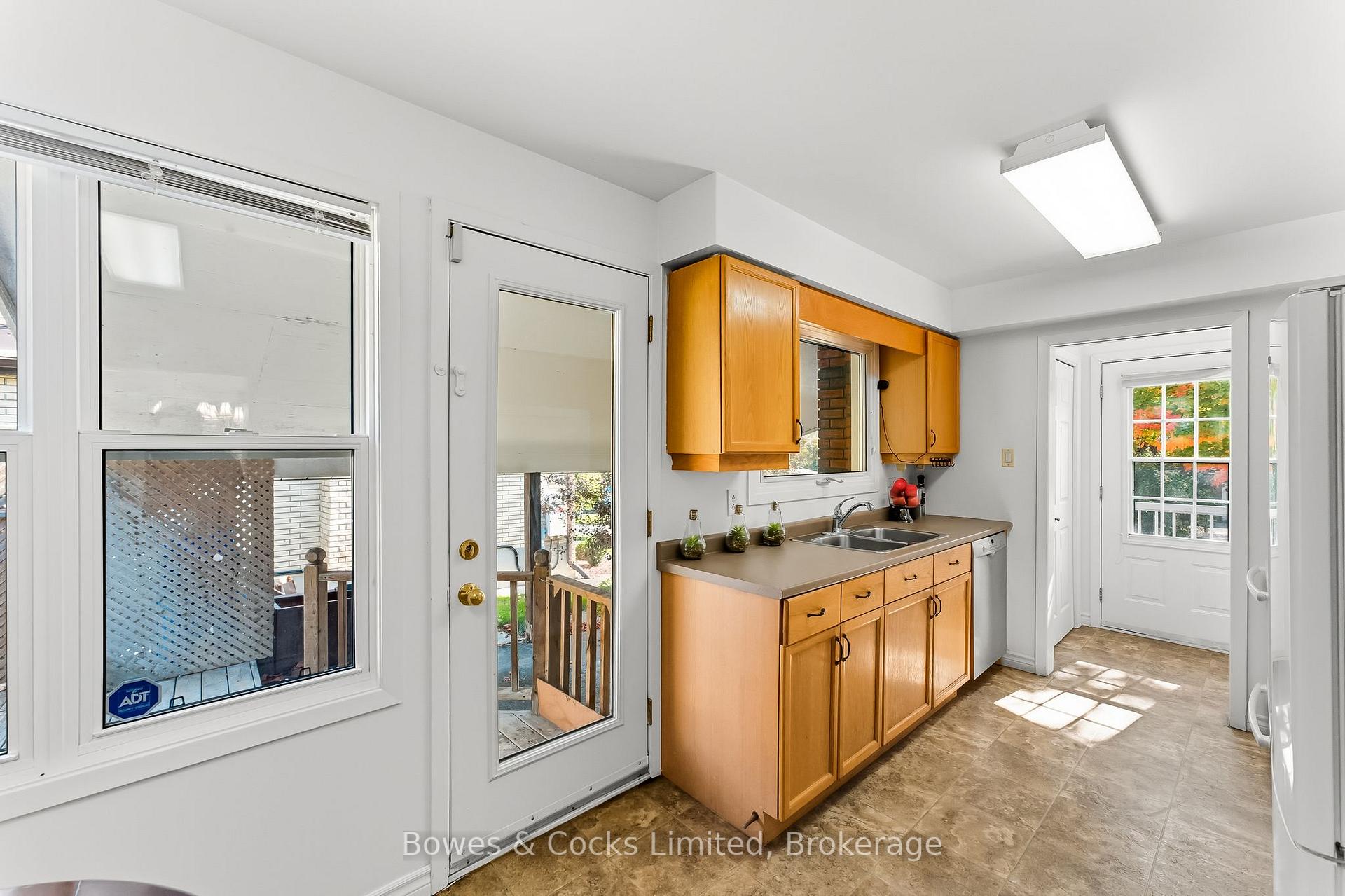 Photo 12 of 540 Montcalm Drive, Peterborough, Northcrest Ward 5 — HOMEH