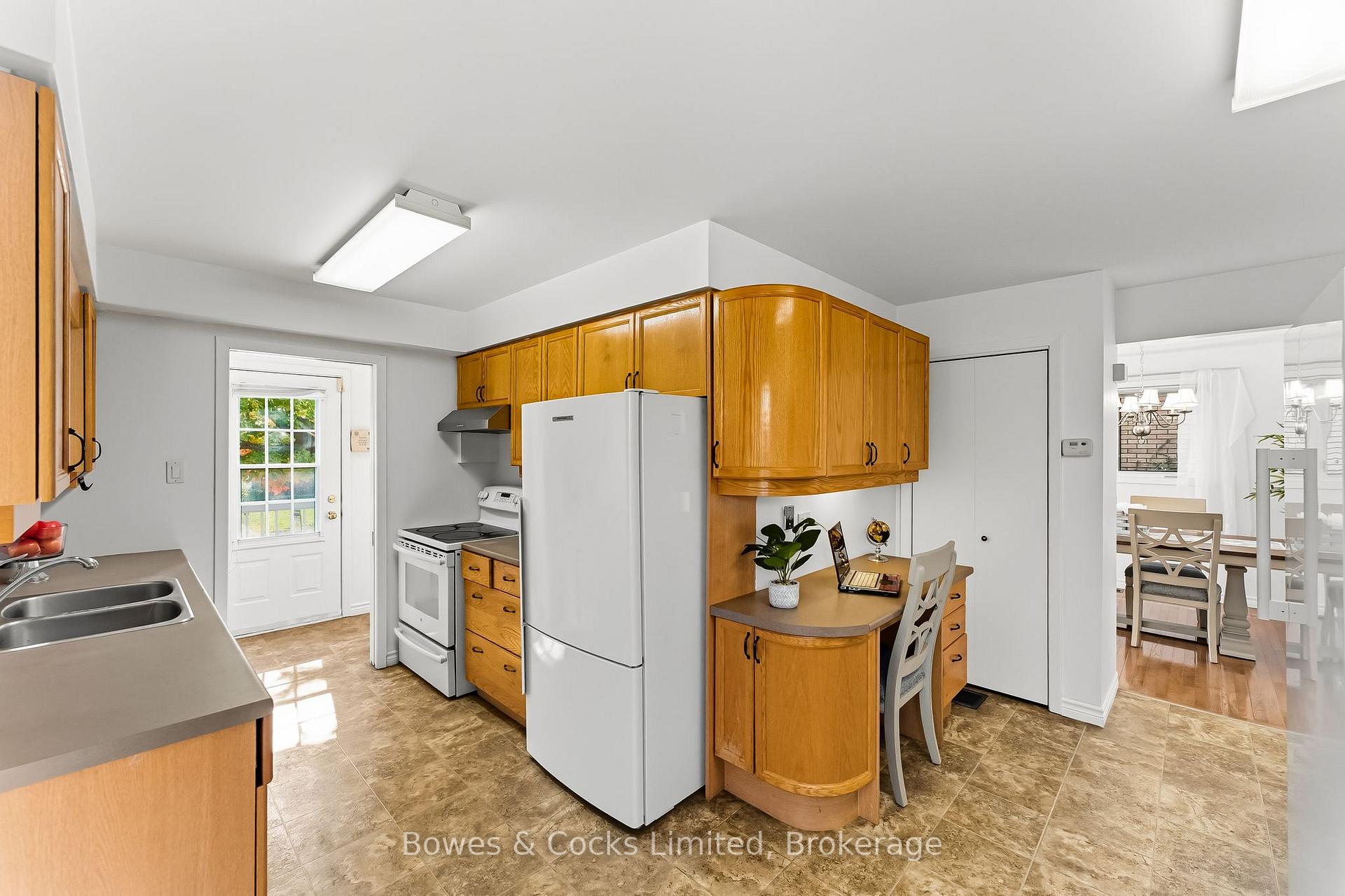 Photo 13 of 540 Montcalm Drive, Peterborough, Northcrest Ward 5 — HOMEH