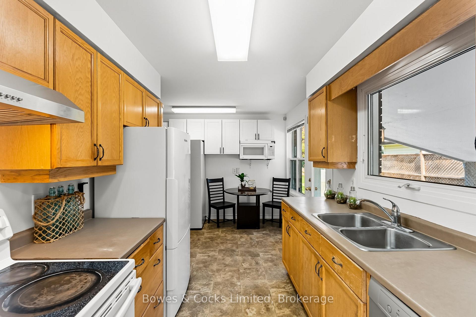 Photo 14 of 540 Montcalm Drive, Peterborough, Northcrest Ward 5 — HOMEH