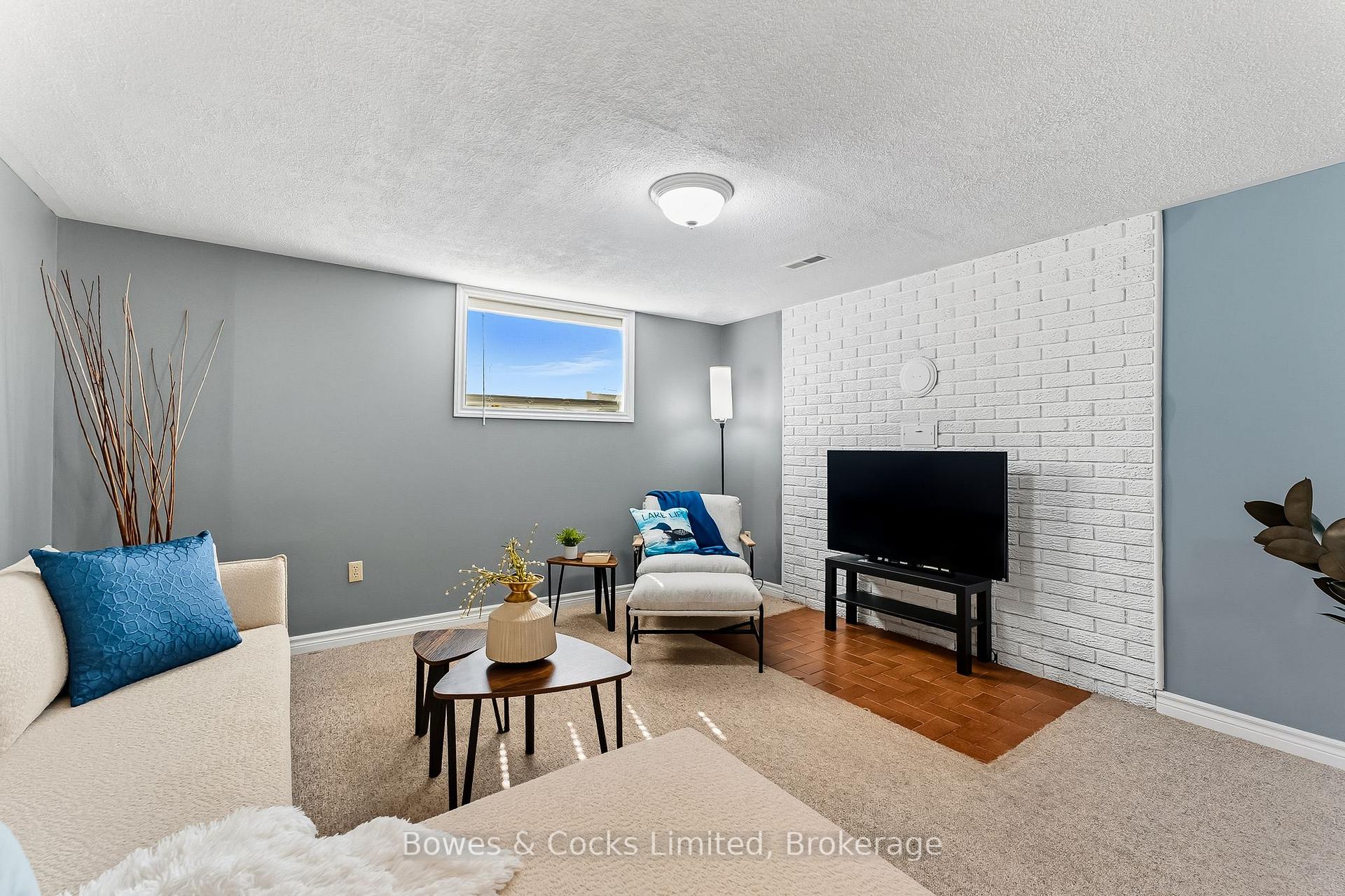 Photo 32 of 540 Montcalm Drive, Peterborough, Northcrest Ward 5 — HOMEH