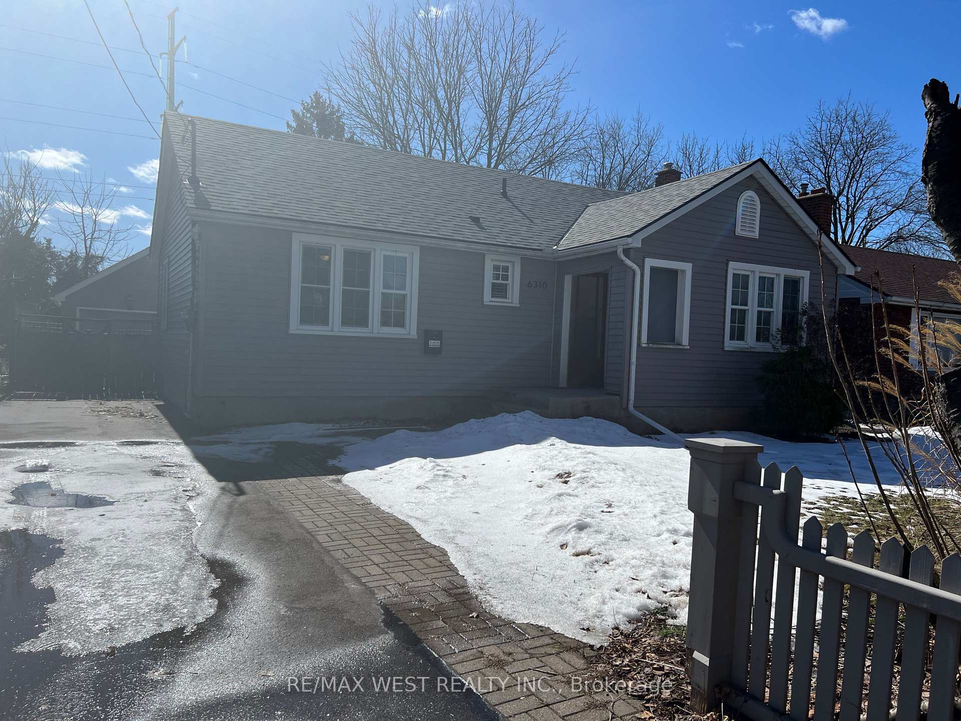 Photo 1 of 6310 Corwin Crescent, Niagara Falls, Dorchester — HOMEH