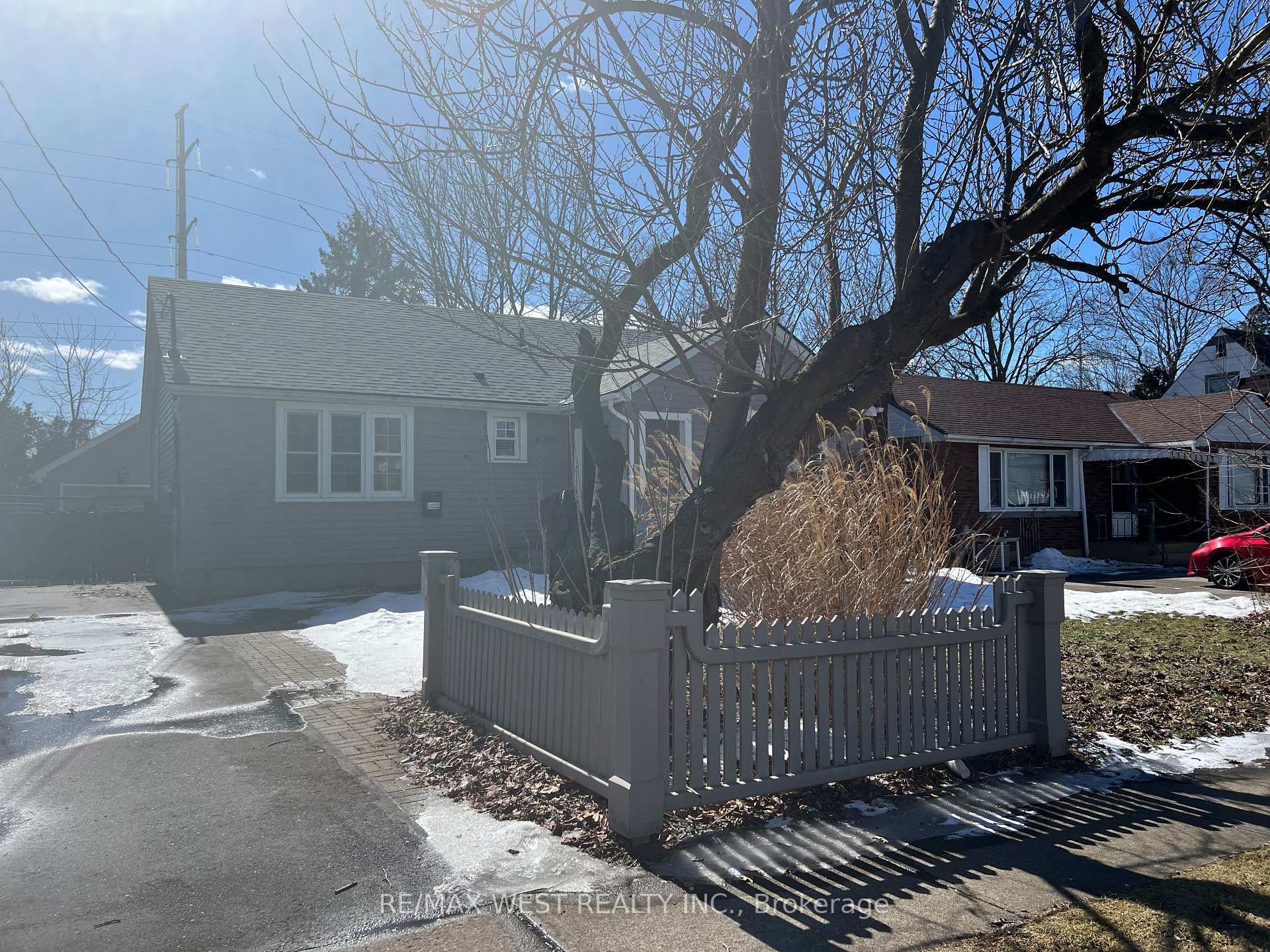Photo 3 of 6310 Corwin Crescent, Niagara Falls, Dorchester — HOMEH