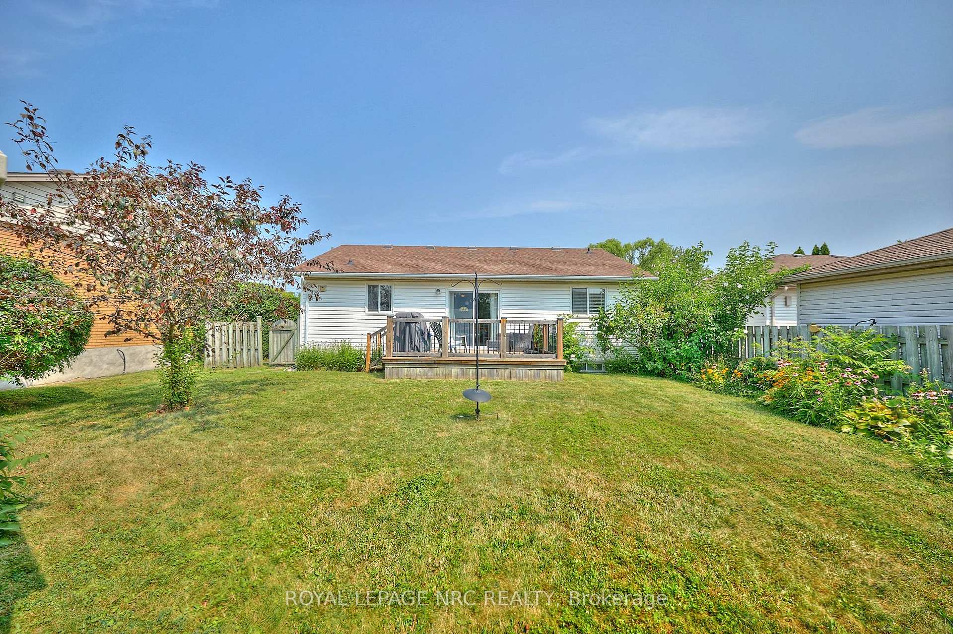 Photo 4 of 7140 Ann Street, Niagara Falls, Arad/Fallsview — HOMEH
