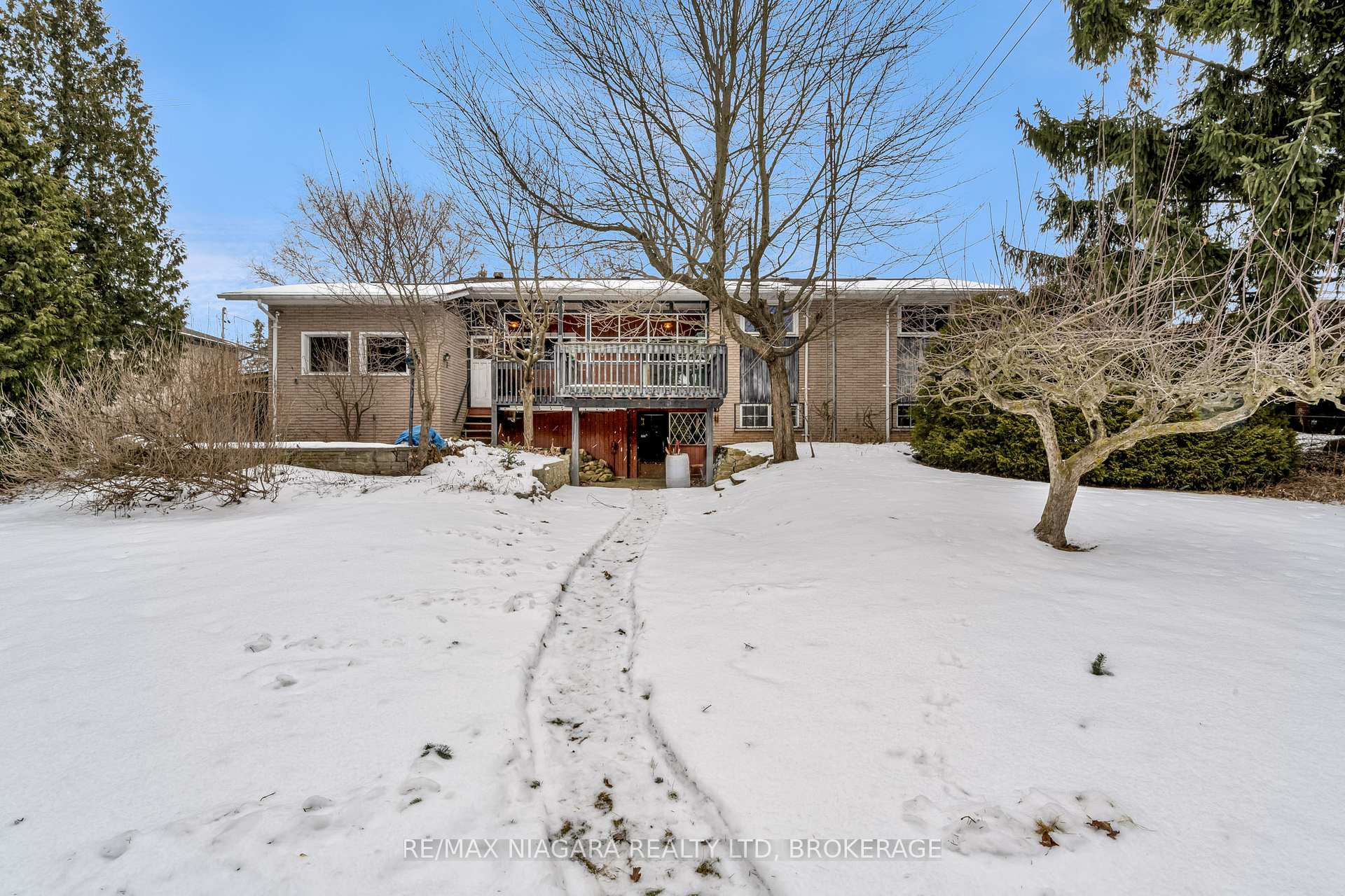 Photo 4 of 46 Pancake Lane, Pelham, Fonthill — HOMEH