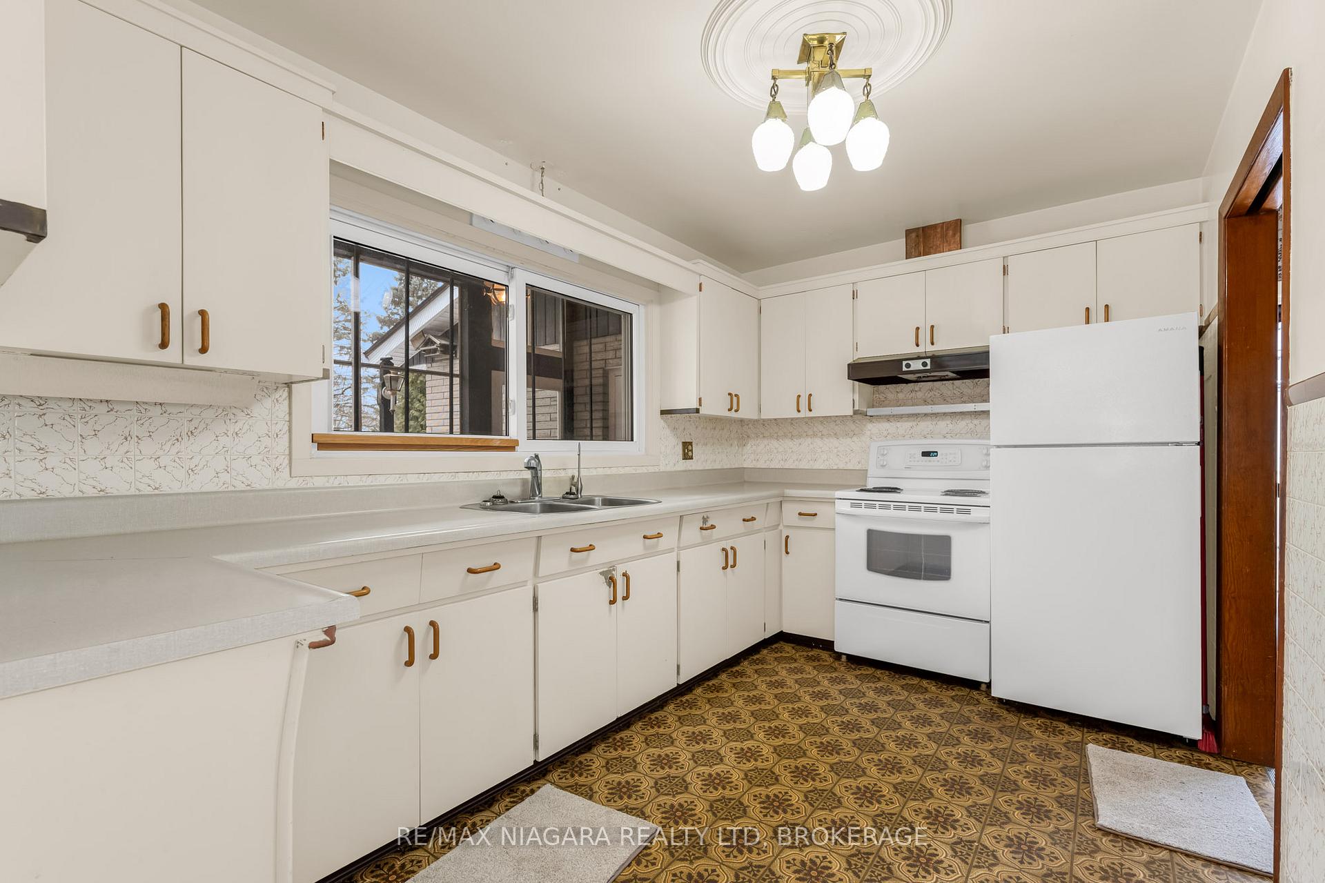 Photo 11 of 46 Pancake Lane, Pelham, Fonthill — HOMEH