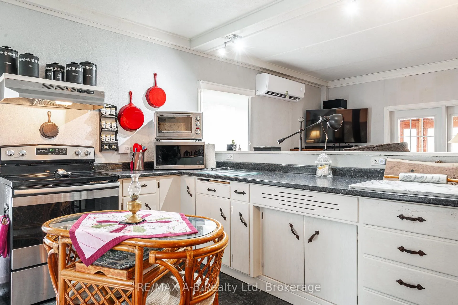 Photo 10 of 5380 Perth Line 8, Perth South, Blanshard — HOMEH