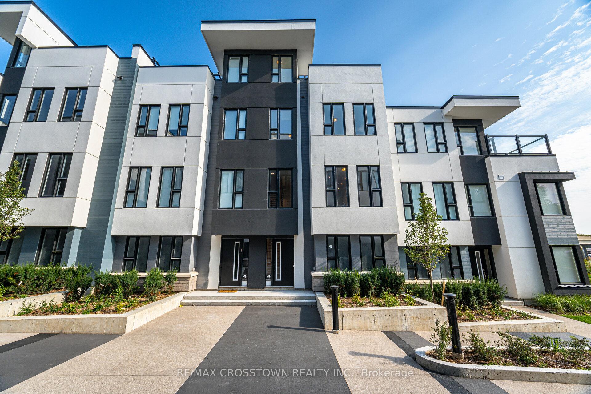 Front of 18 Mariners Pier Way