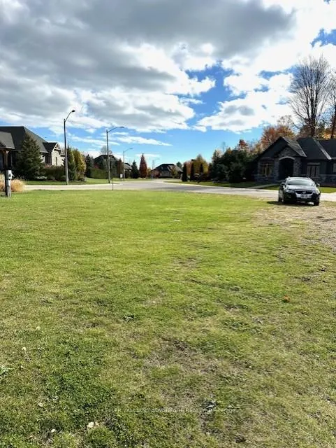 Photo 3 of 117 Donjon Boulevard, Norfolk, Port Dover — HOMEH