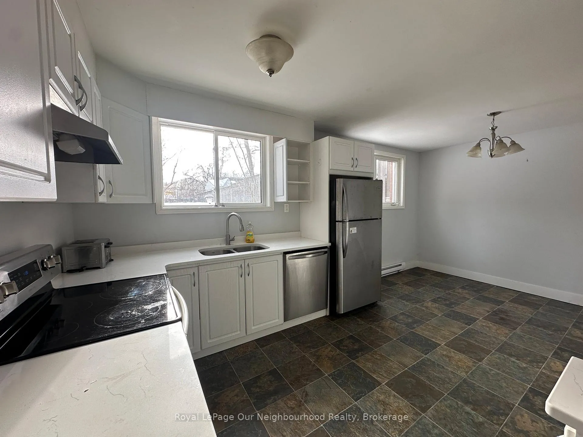 Photo 6 of 22 Springbrook Drive, Peterborough, Monaghan Ward 2 — HOMEH