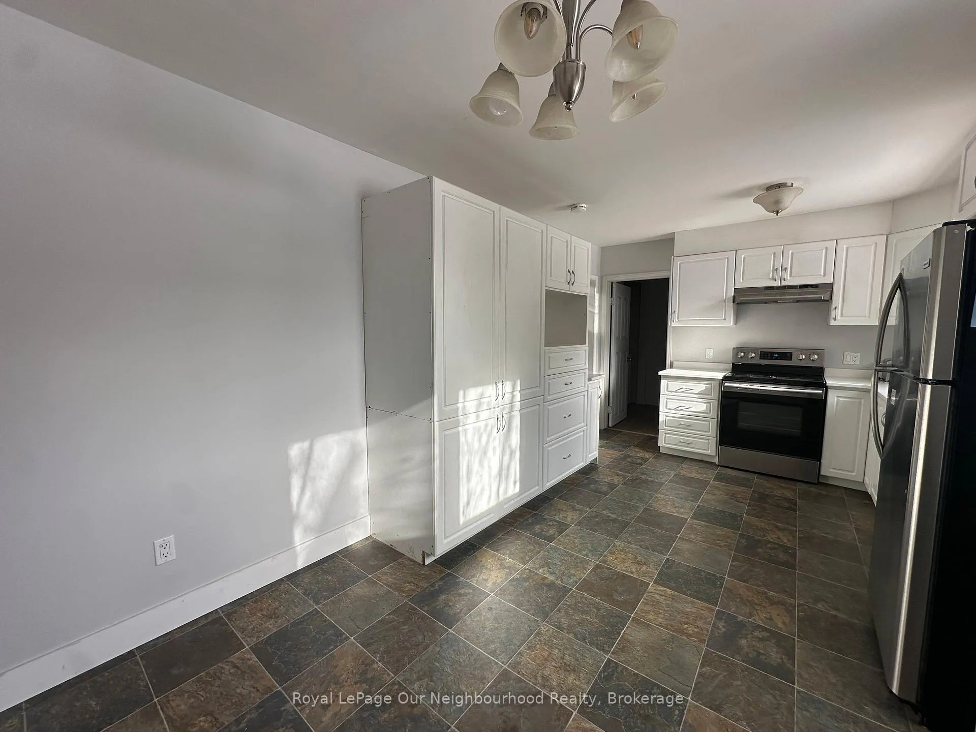 Photo 8 of 22 Springbrook Drive, Peterborough, Monaghan Ward 2 — HOMEH