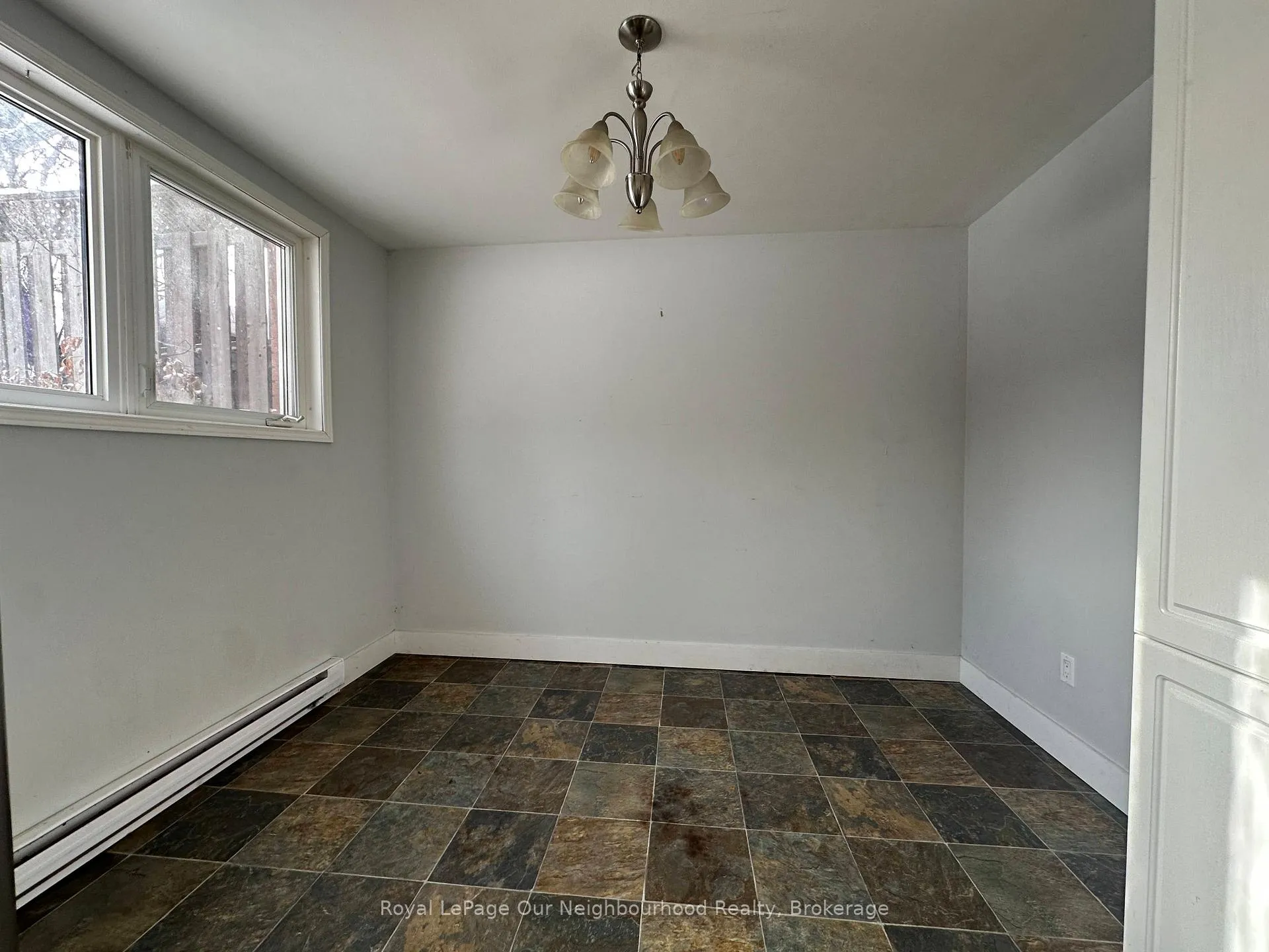 Photo 9 of 22 Springbrook Drive, Peterborough, Monaghan Ward 2 — HOMEH